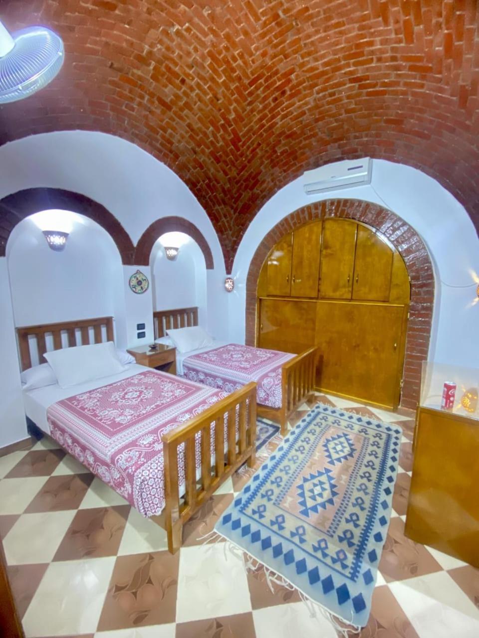 Villa - Photo 1