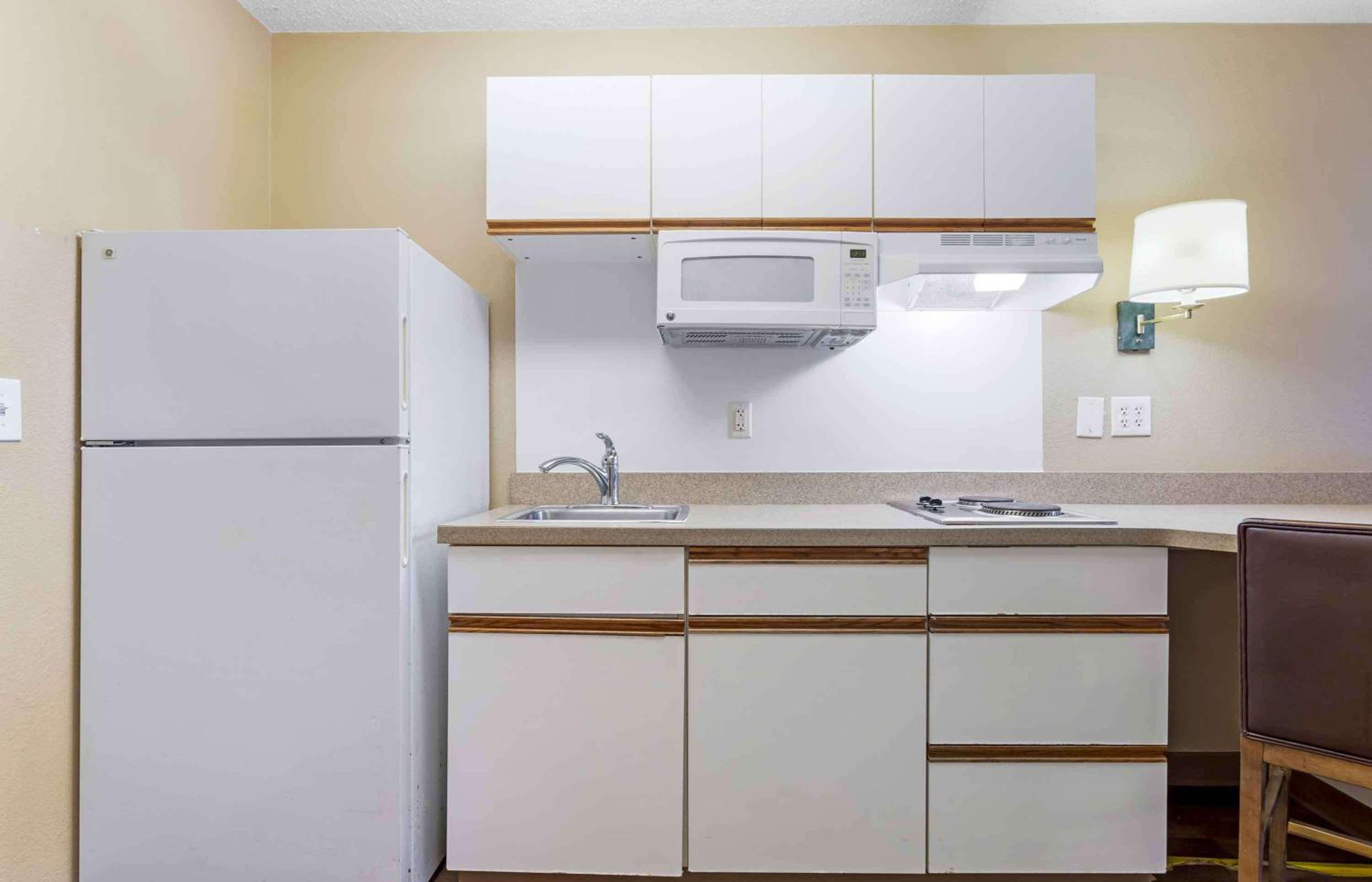 Studio with 2 Queen Beds - Non-Smoking - Photo 5