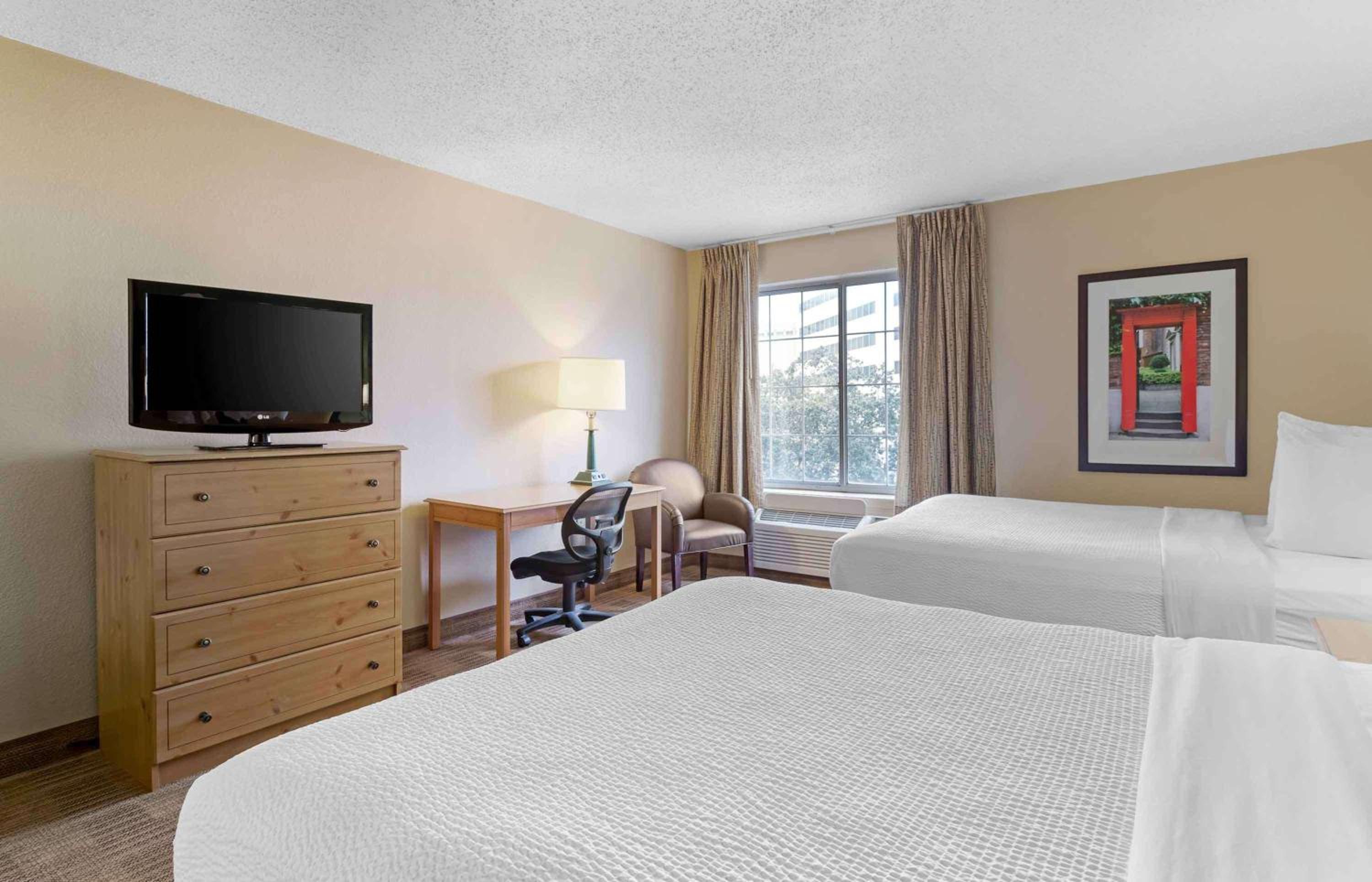 Studio with 2 Queen Beds - Non-Smoking - Photo 4