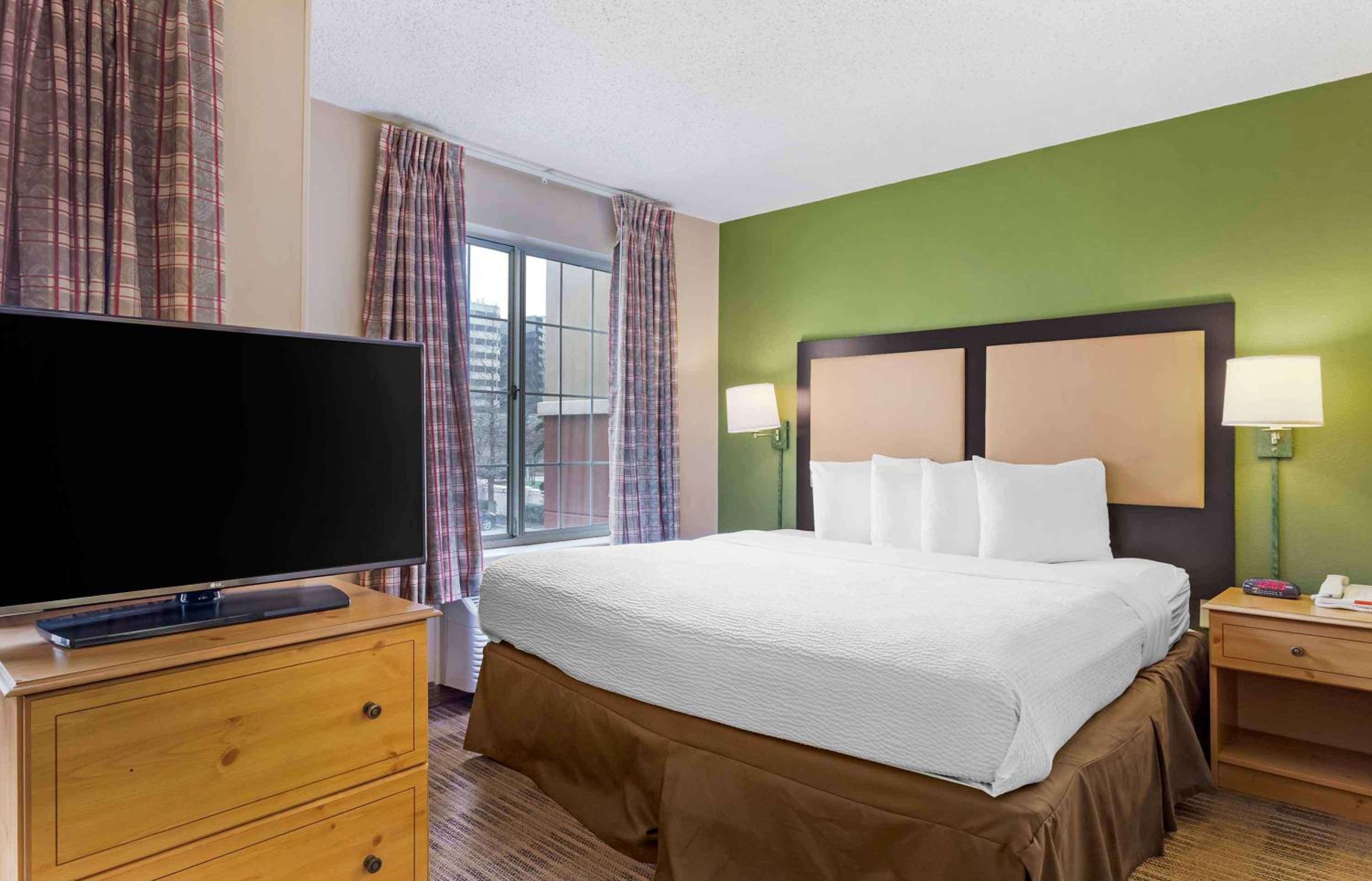 Deluxe Studio with 1 King Bed - Non-Smoking - Photo 1