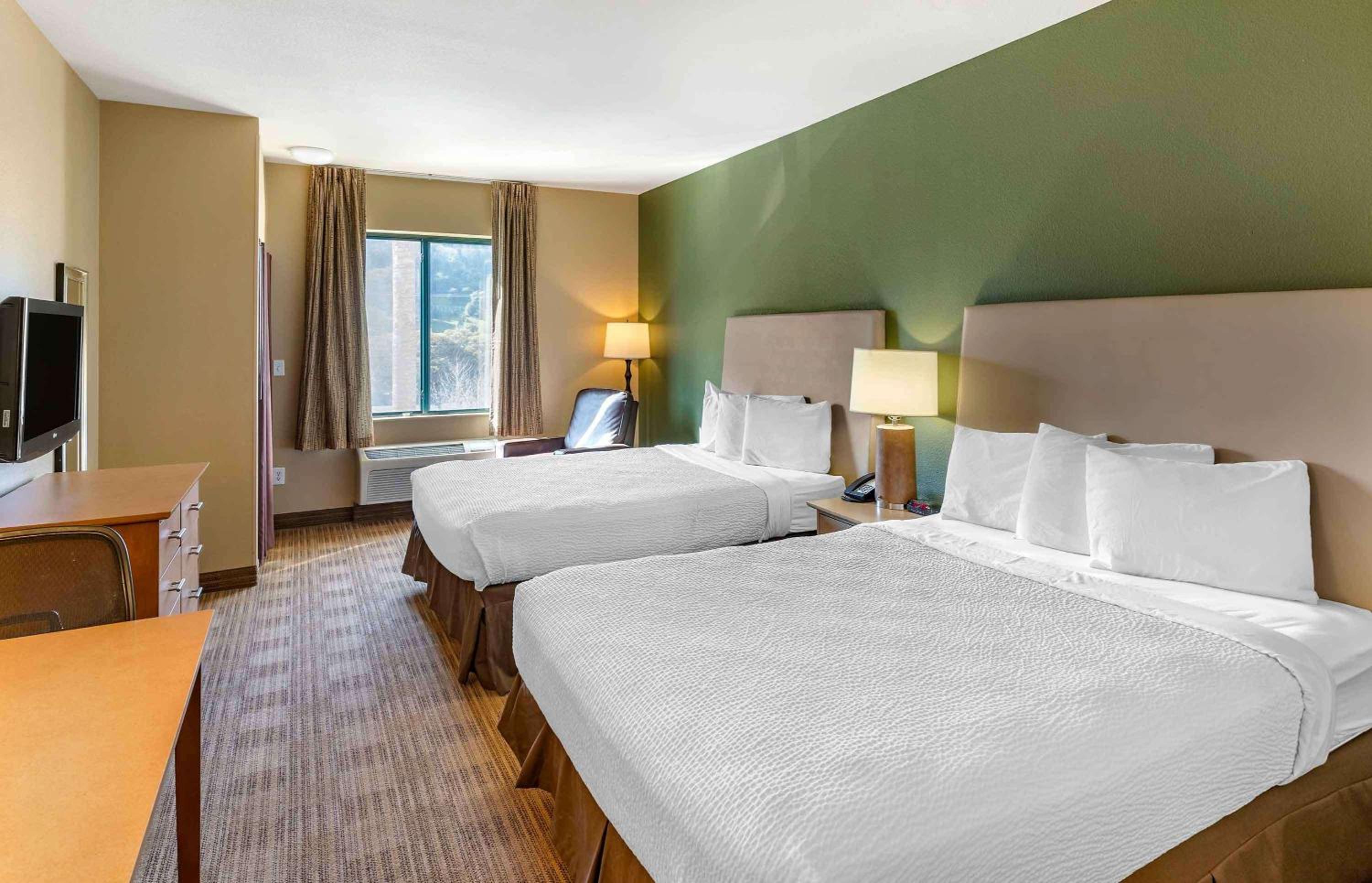 Studio with 2 Queen Beds - Non-Smoking - Photo 1