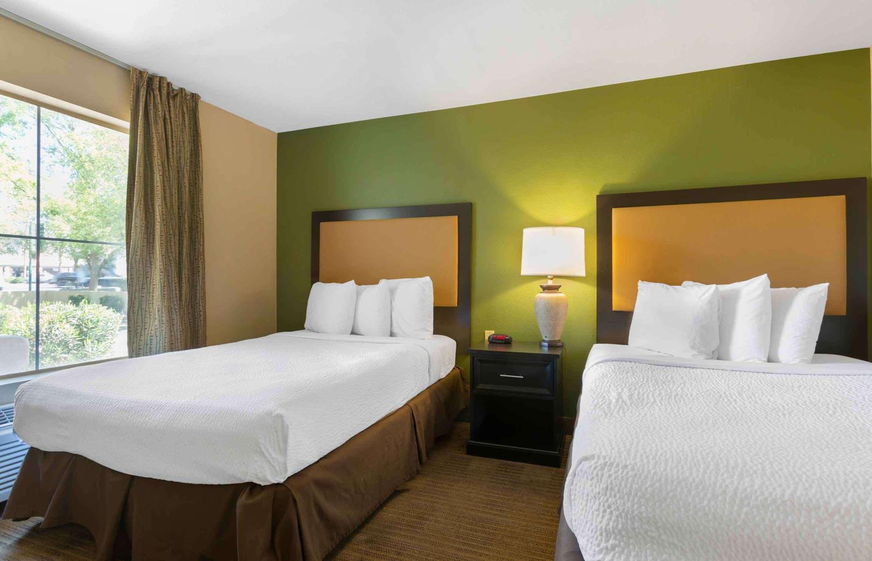 Deluxe Studio with 2 Double Beds - Non-Smoking - Photo 1