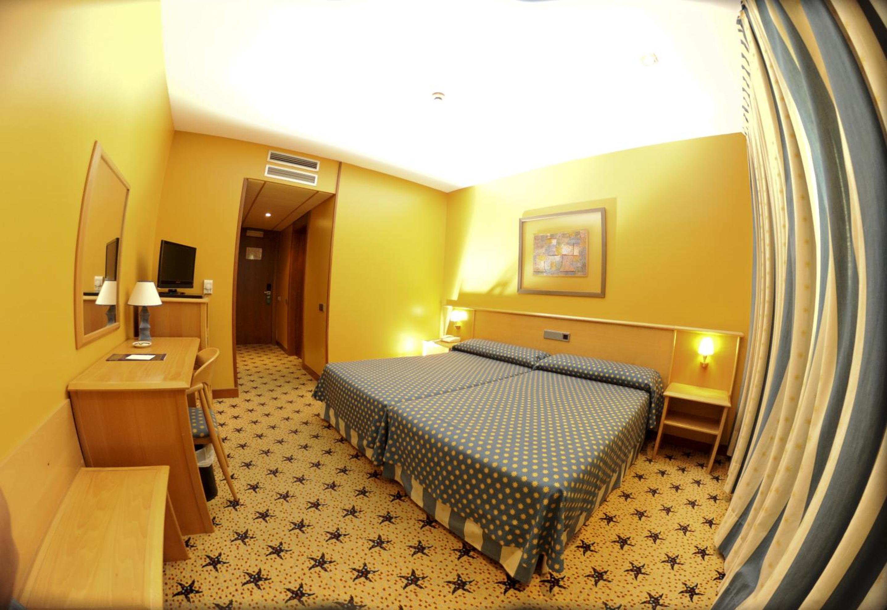 Double Or Twin Room With Extra Bed (2 Adults + 1 Child) photo 2