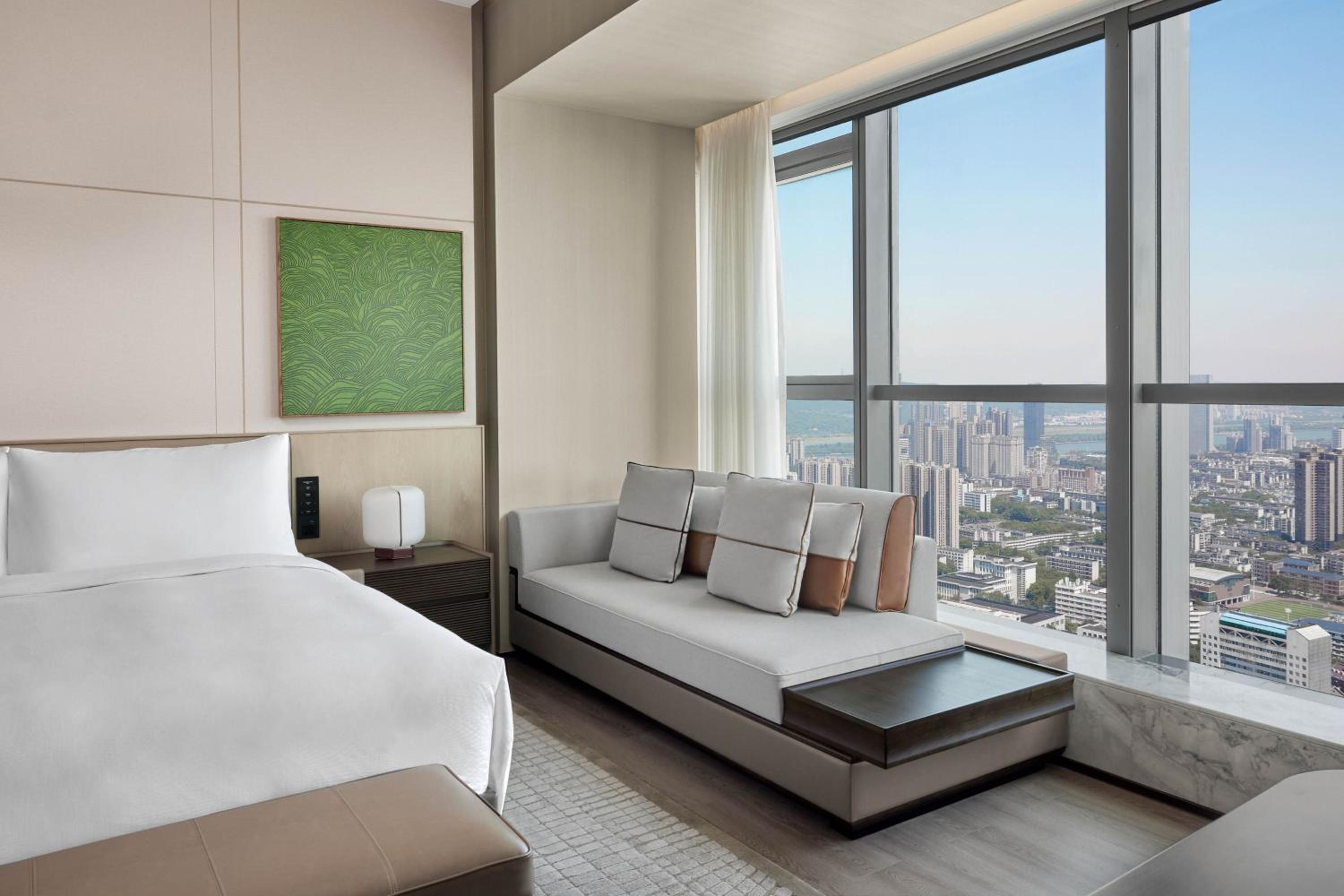 King Room with Skyline View - Photo 6