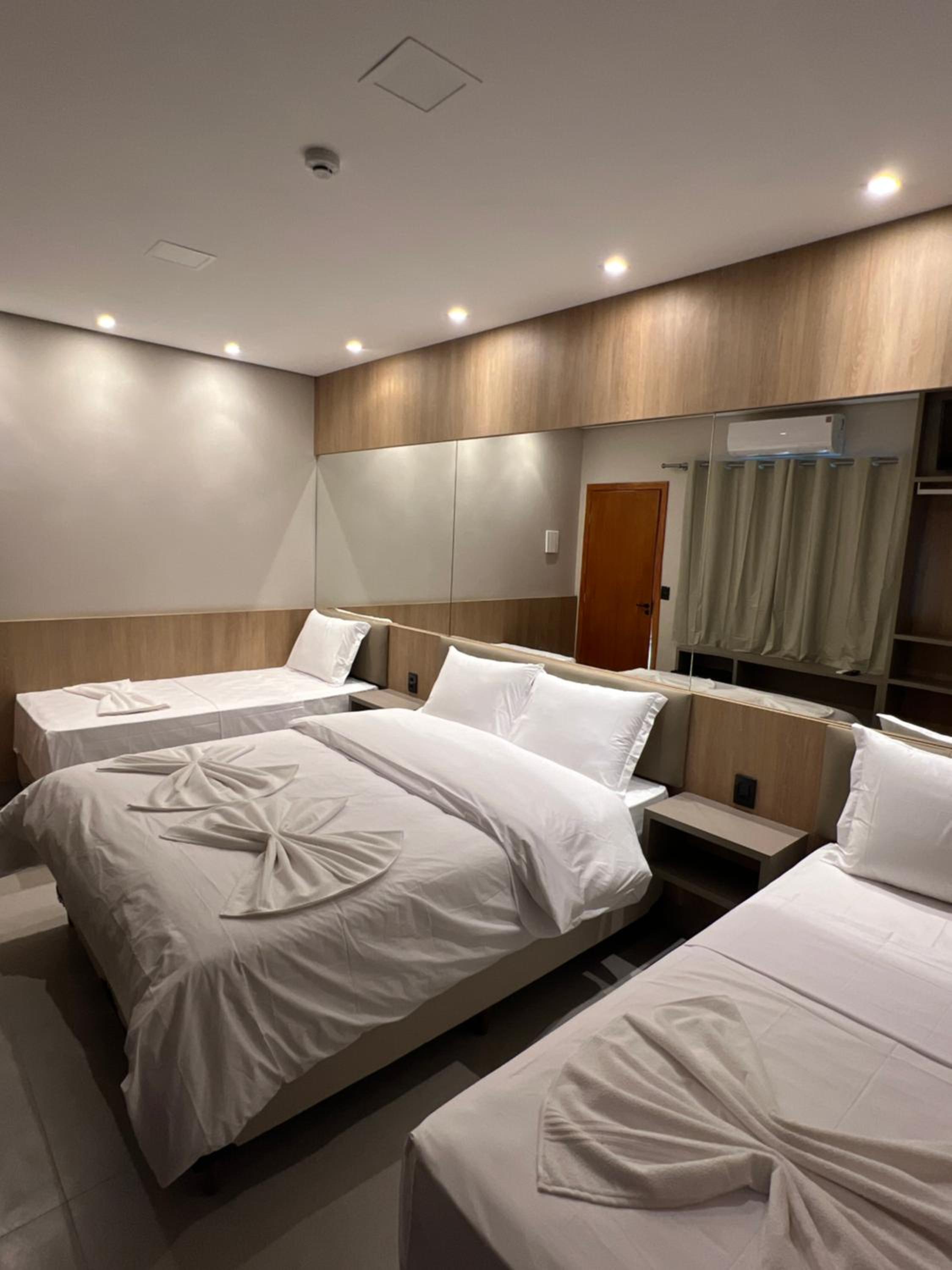 Deluxe Quadruple Room - Photo 10
