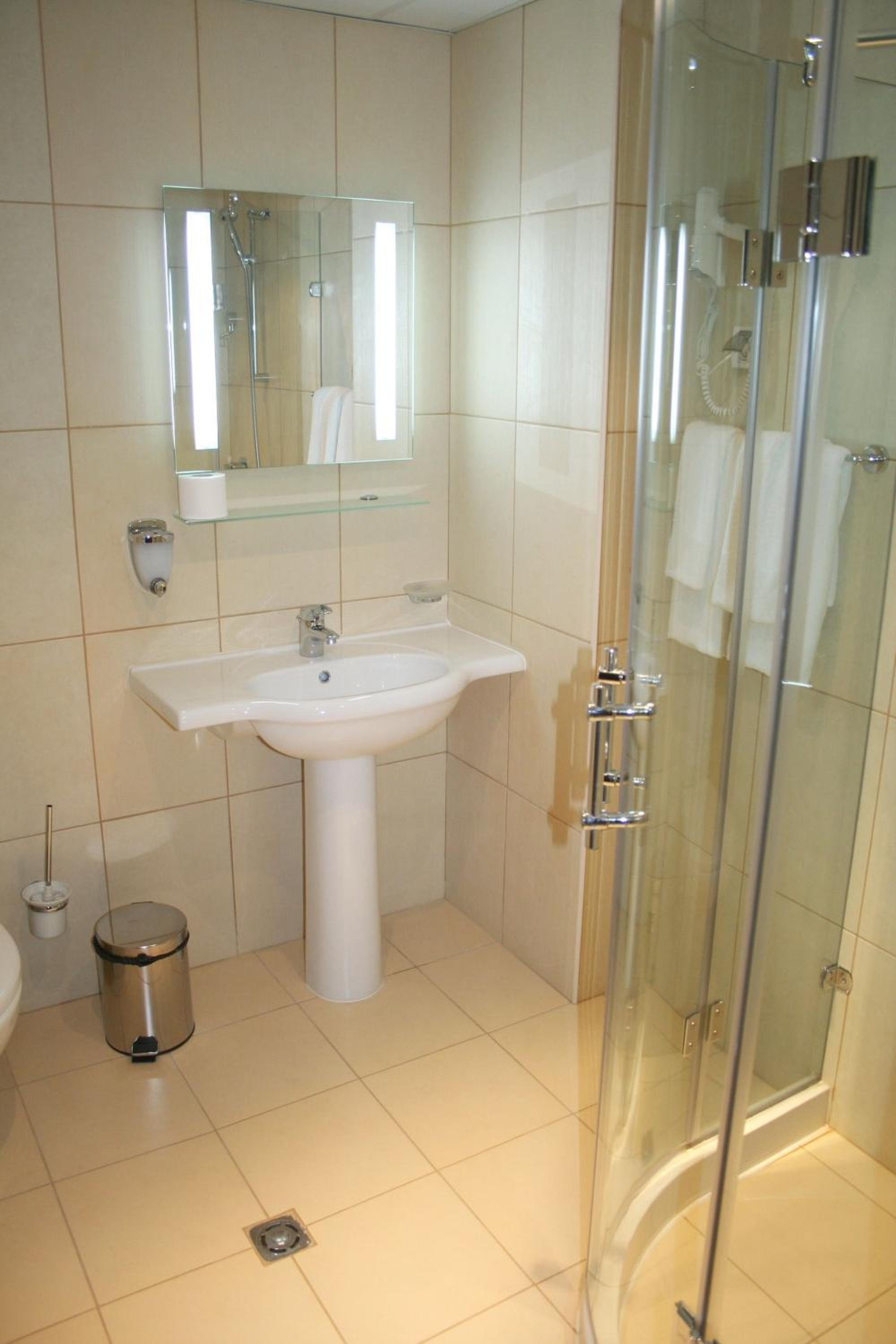 Double or Twin Room - Photo 8