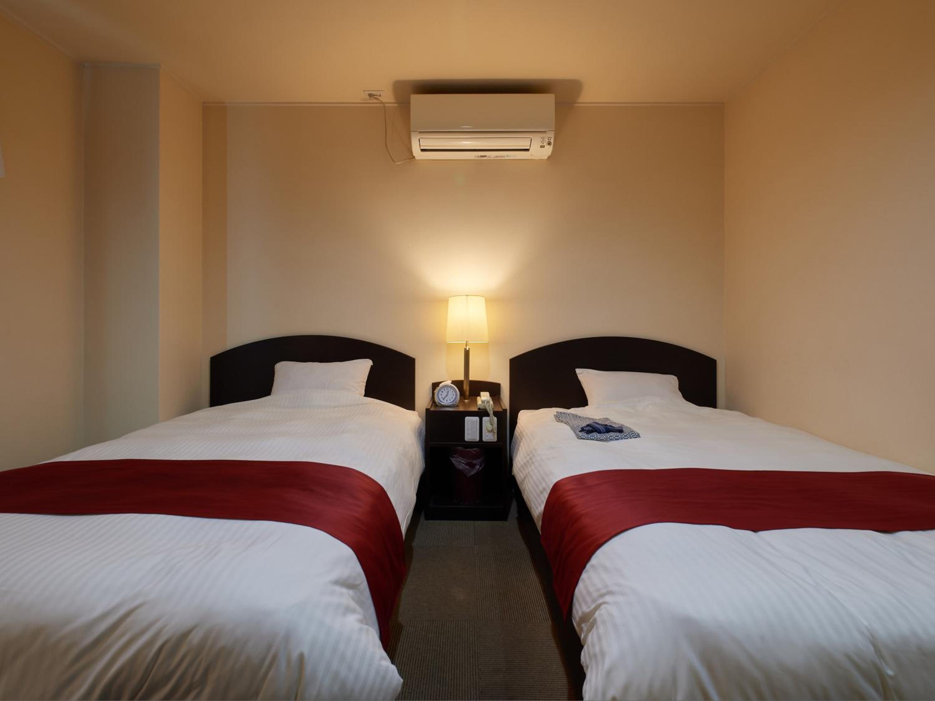 Standard Twin Room - Photo 2