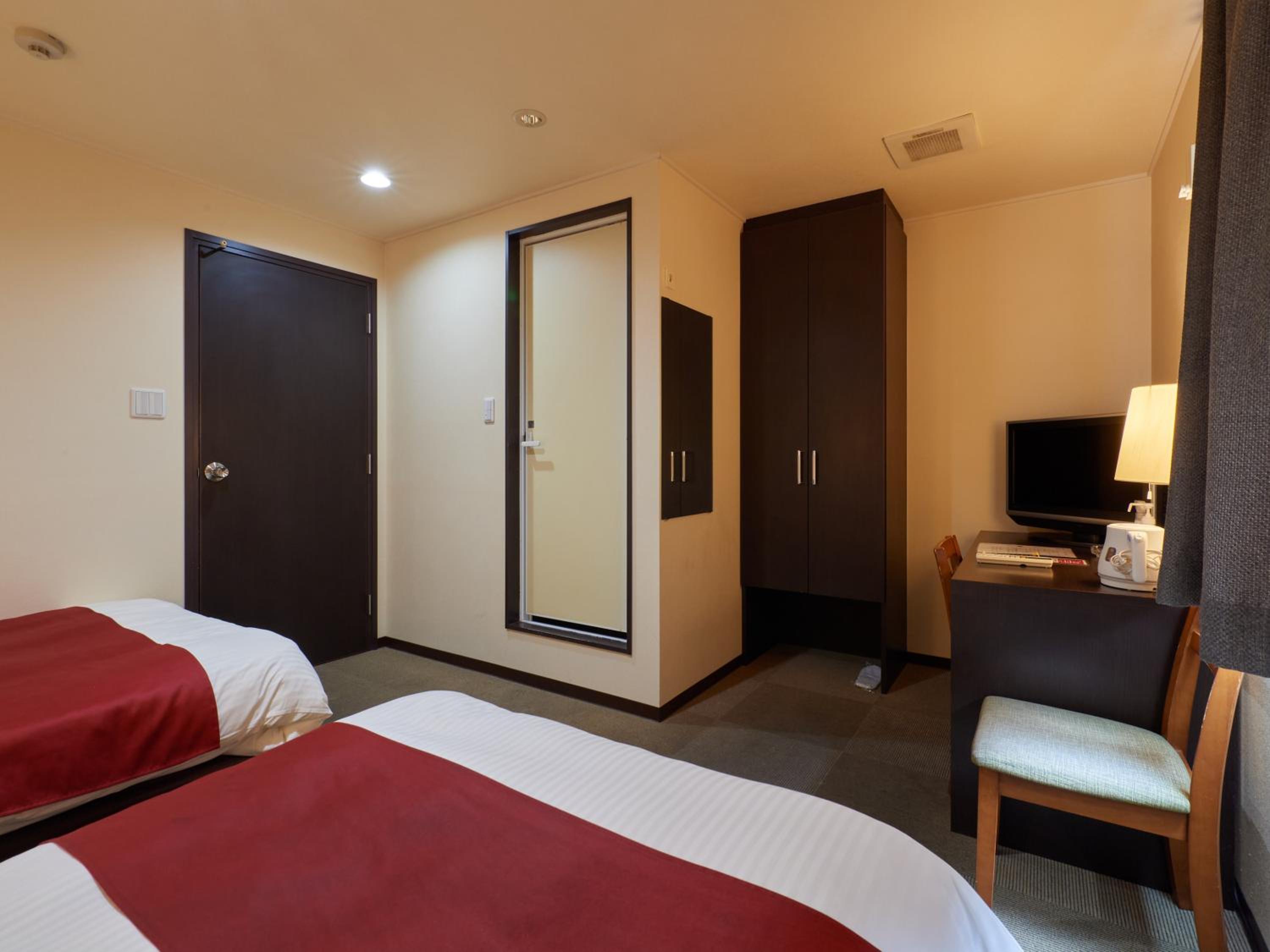 Standard Twin Room - Photo 6