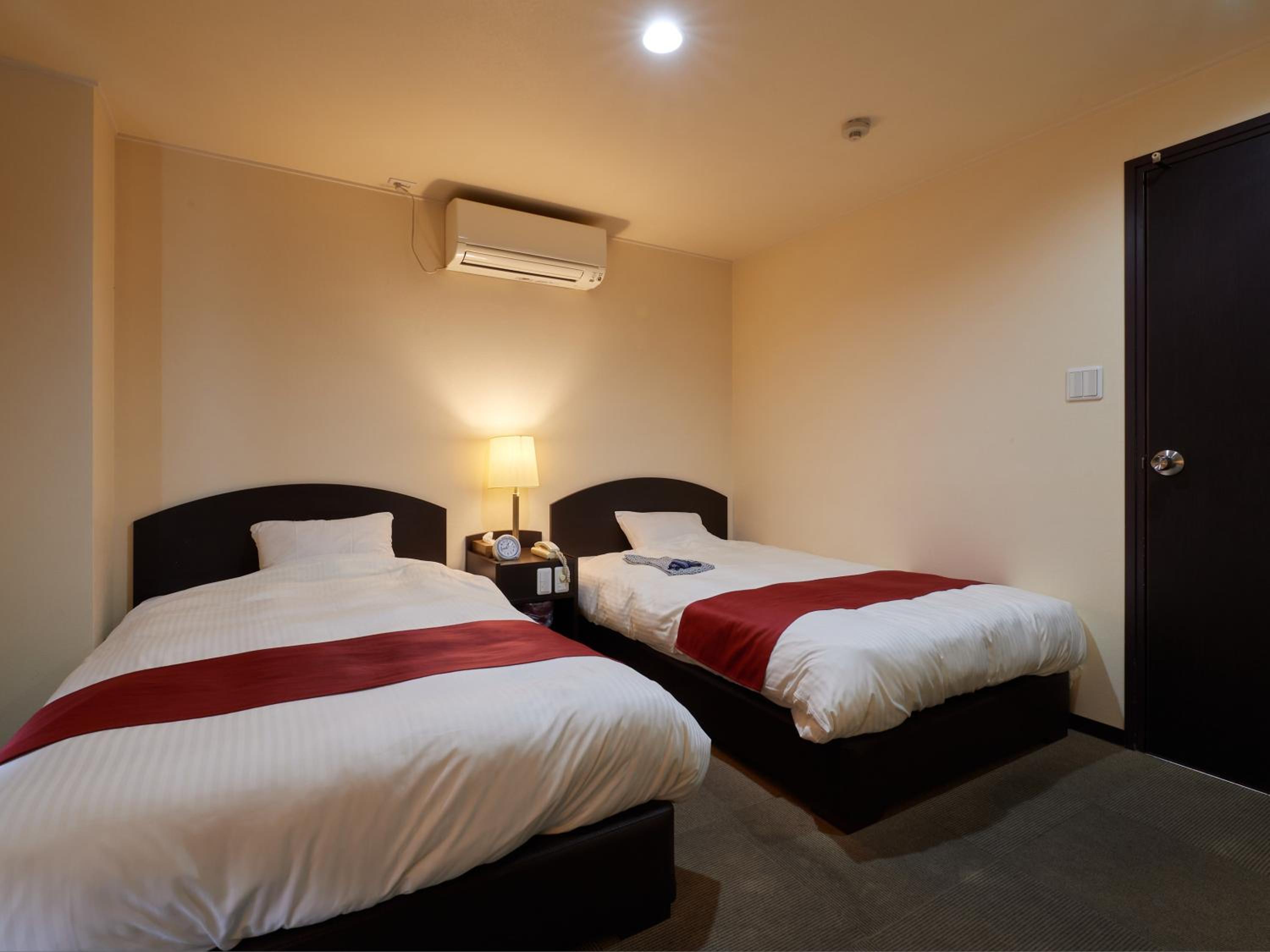 Standard Twin Room - Photo 1