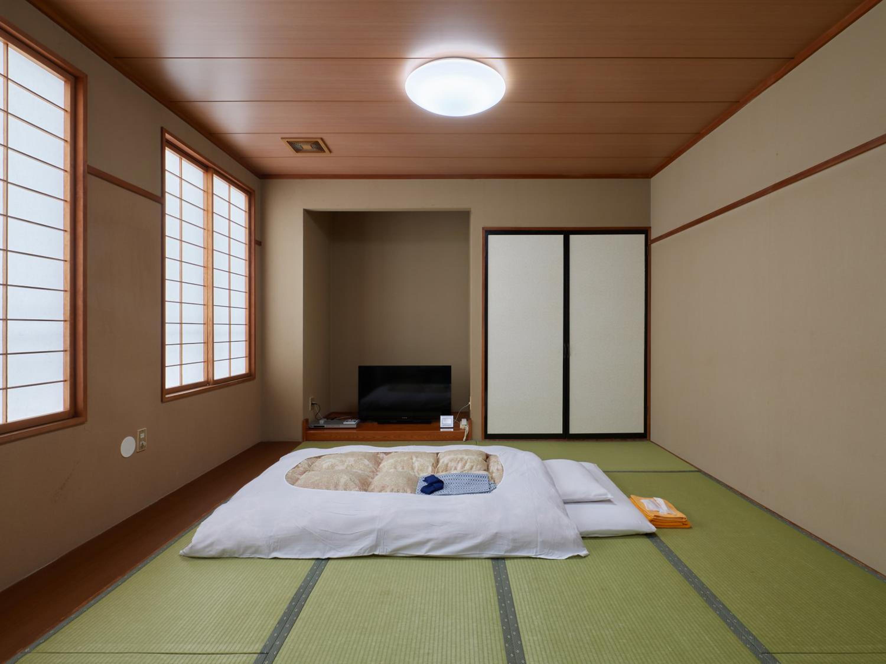 Family Room with Private Bathroom - Photo 4