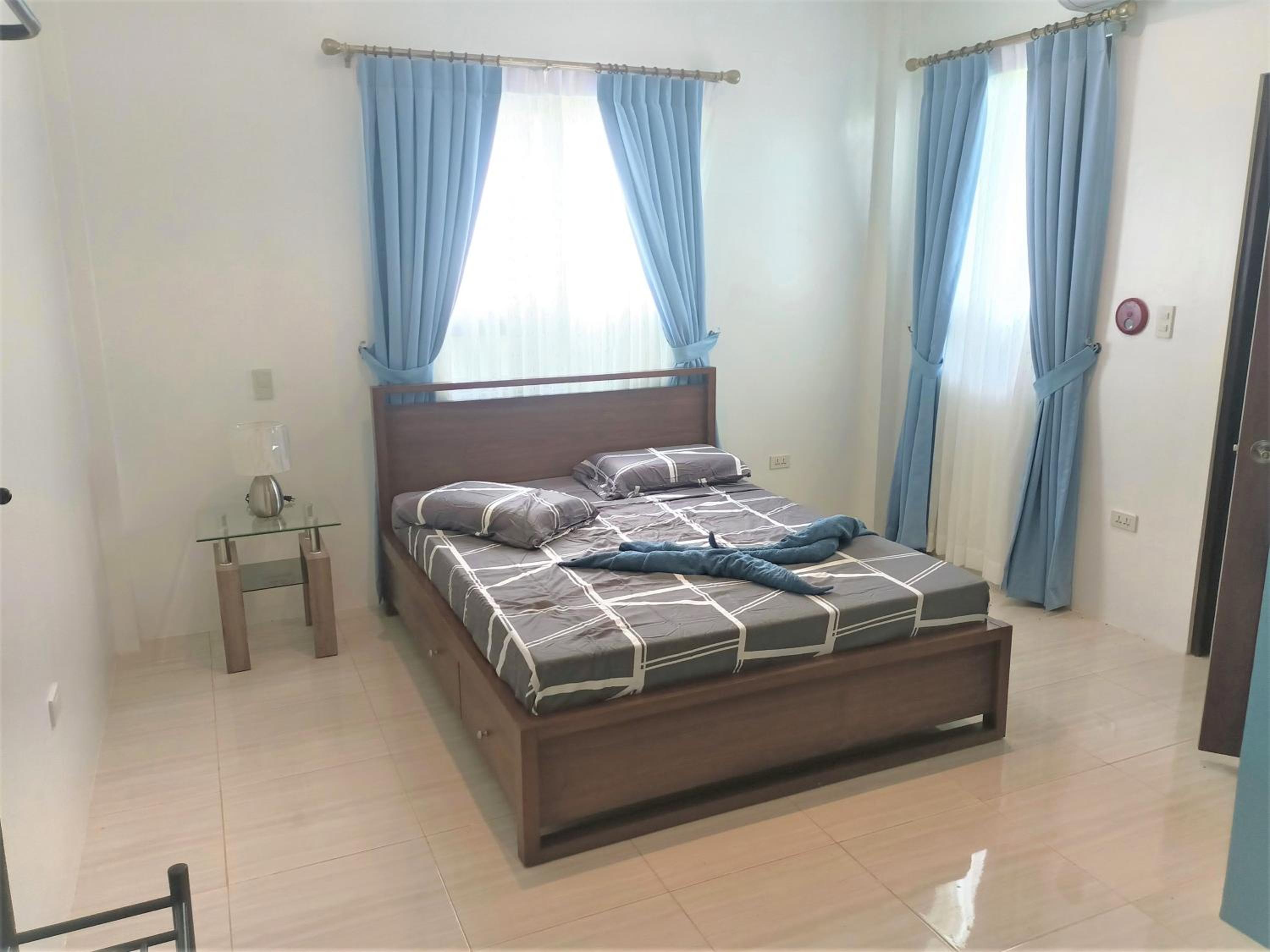 Apartment with Balcony photo 2
