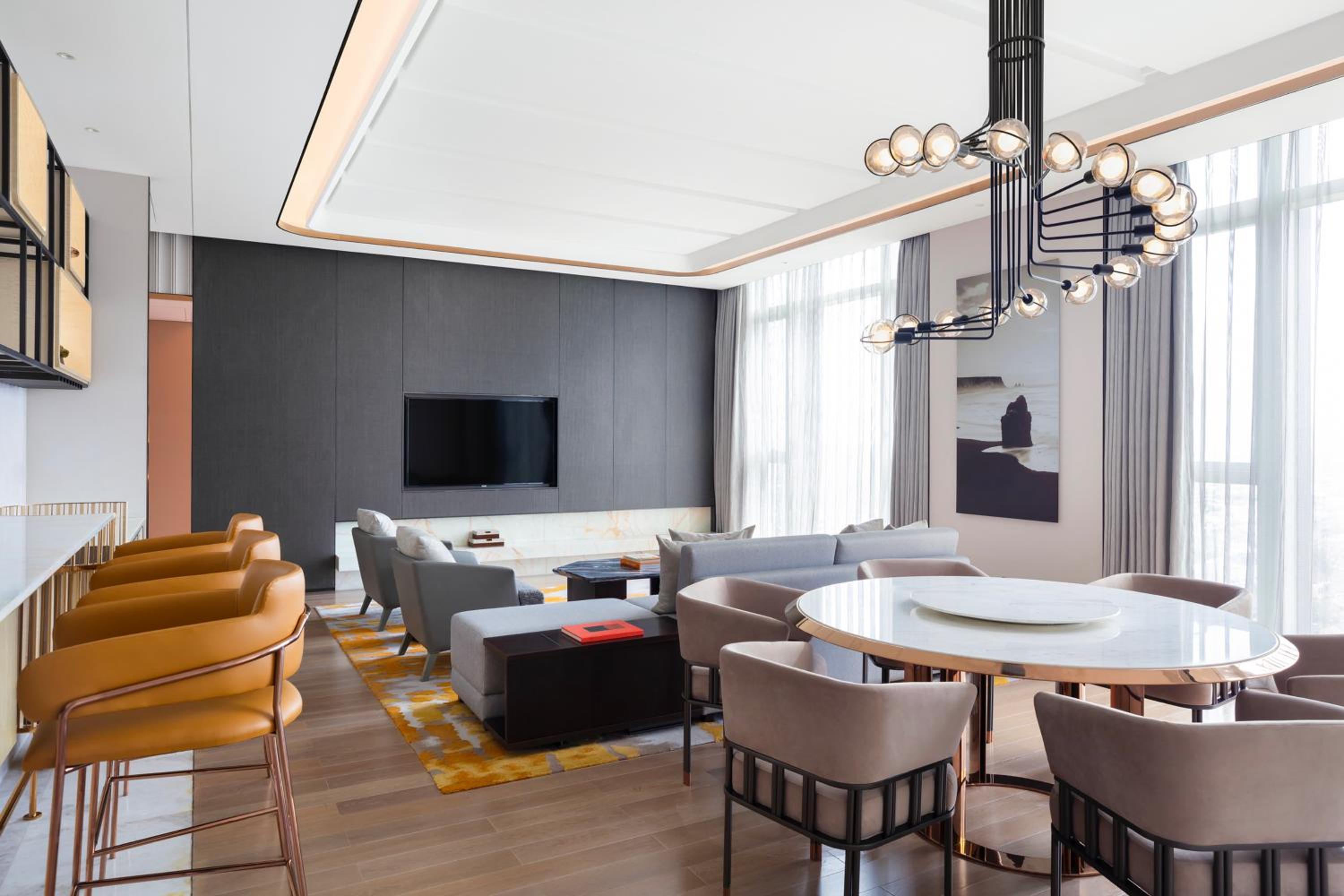 Club lounge access, Presidential Suite, 1 King, City view
