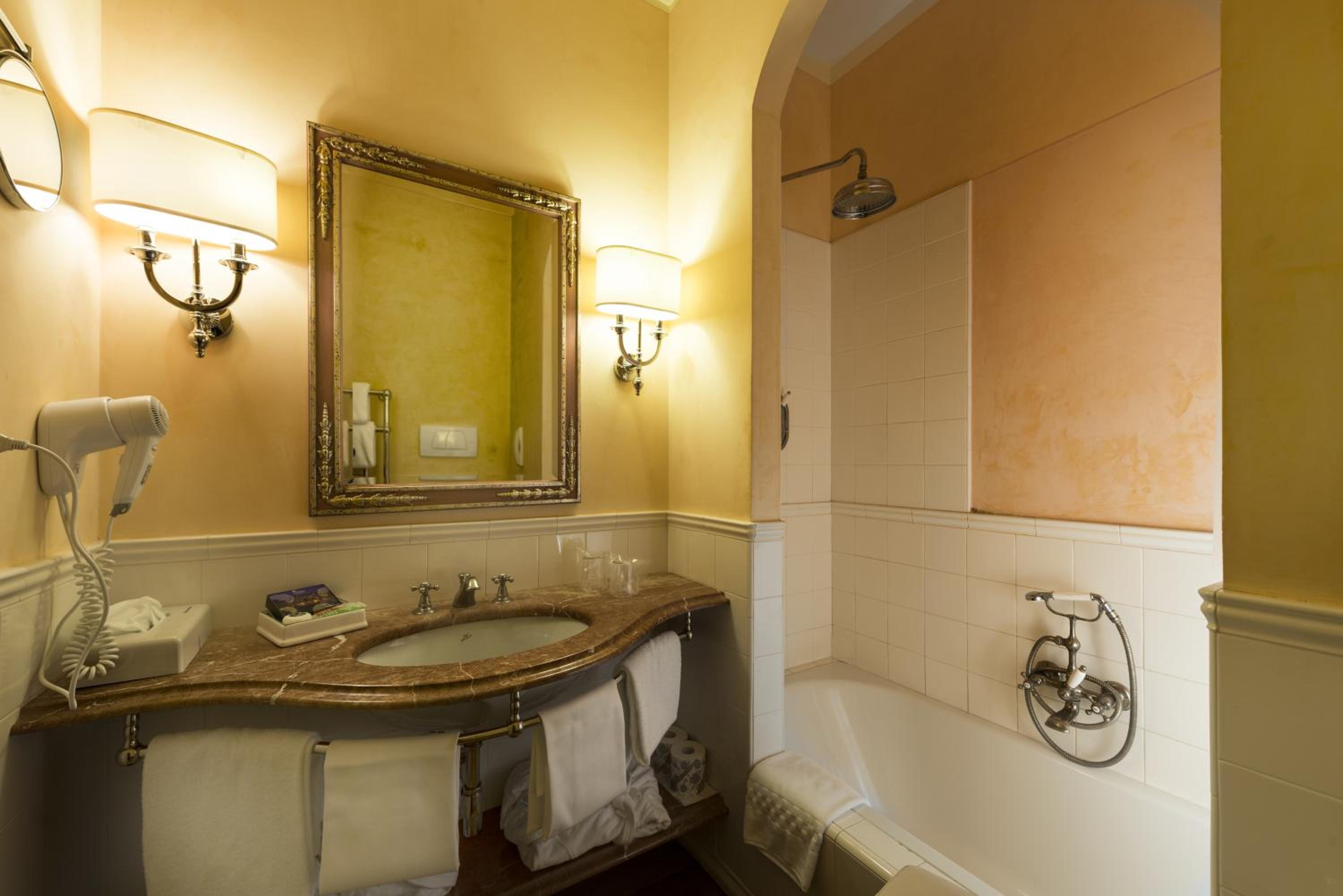 Classic Double Room - Photo 4