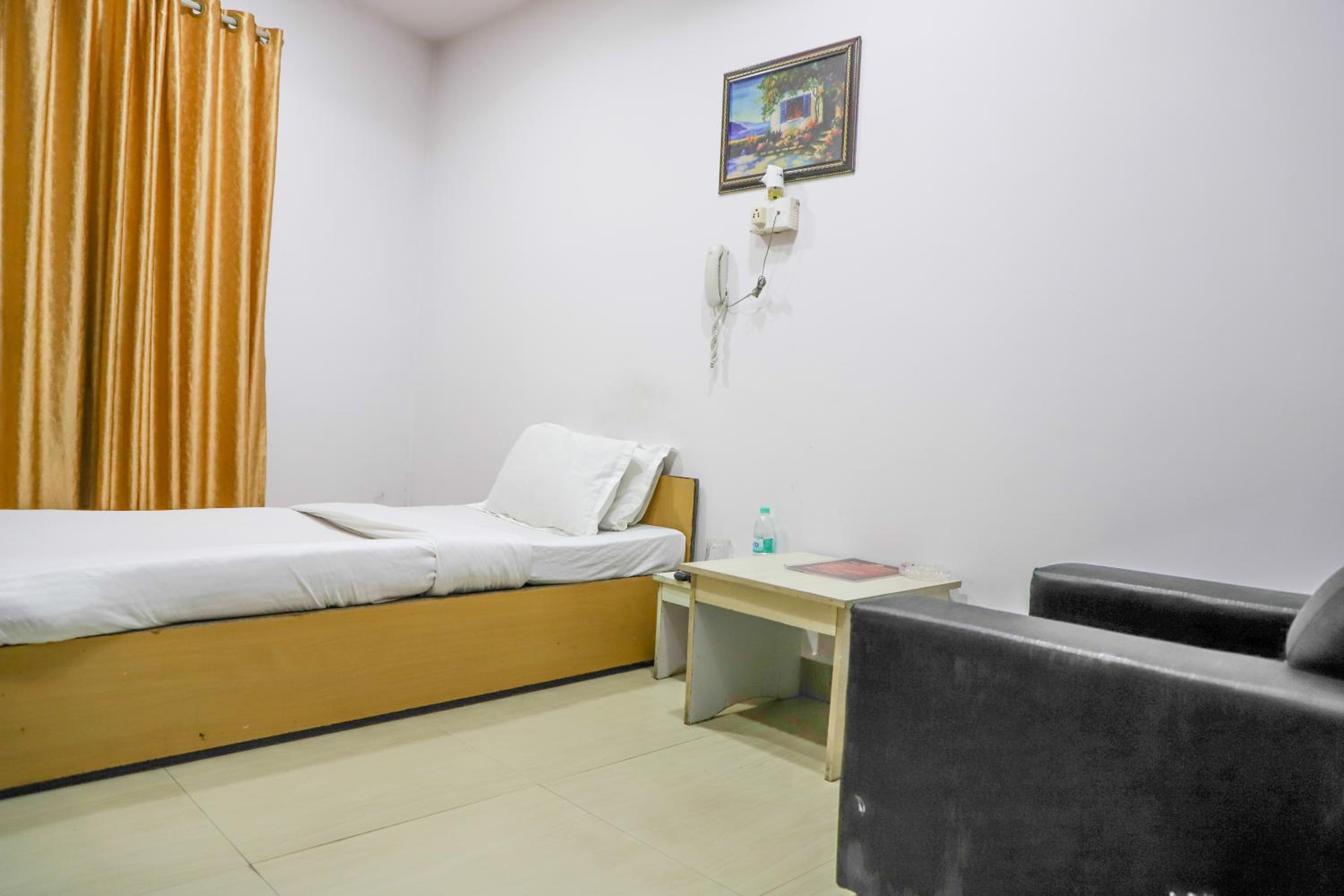 Single Room - Photo 2