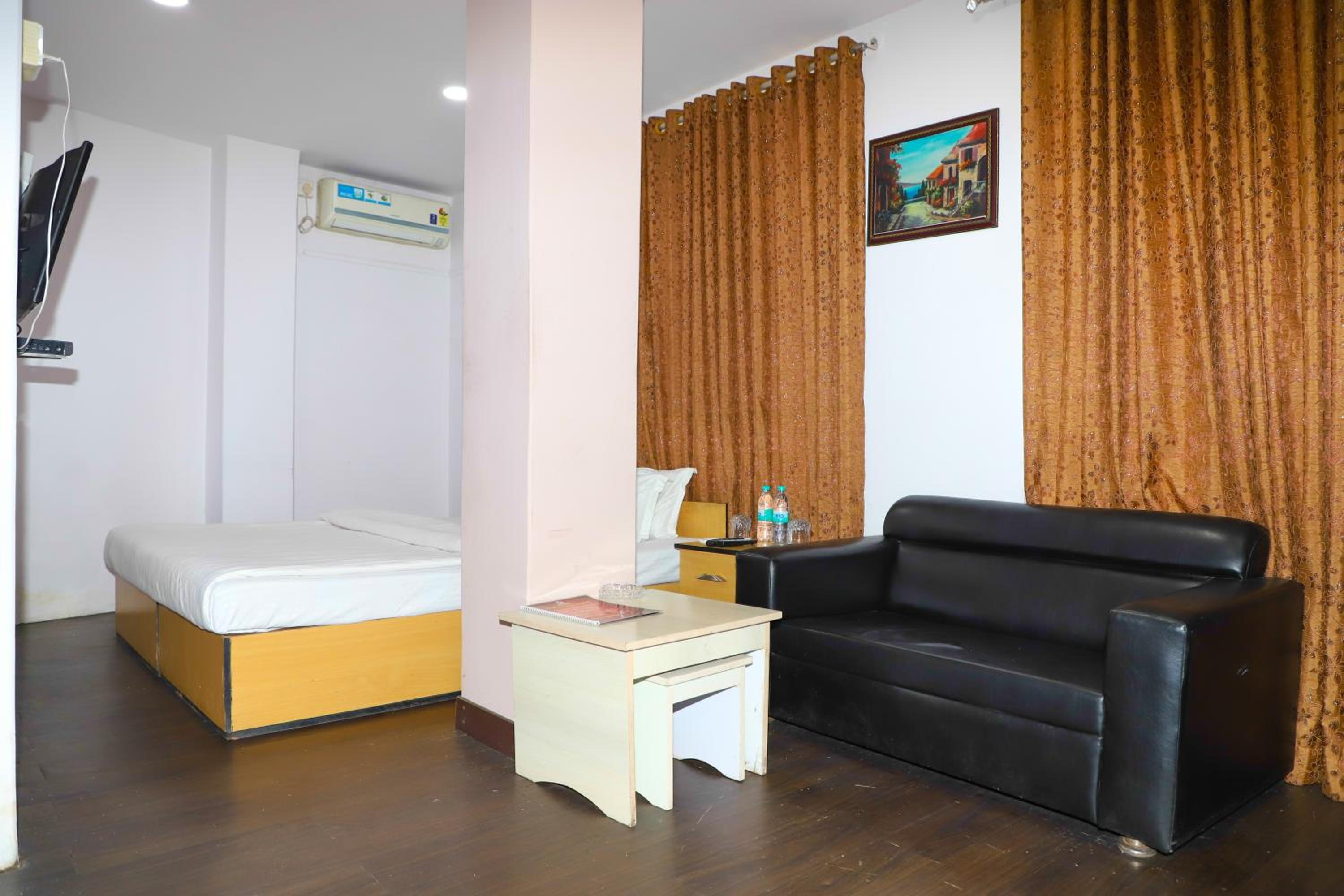 Deluxe Suite - Photo 1