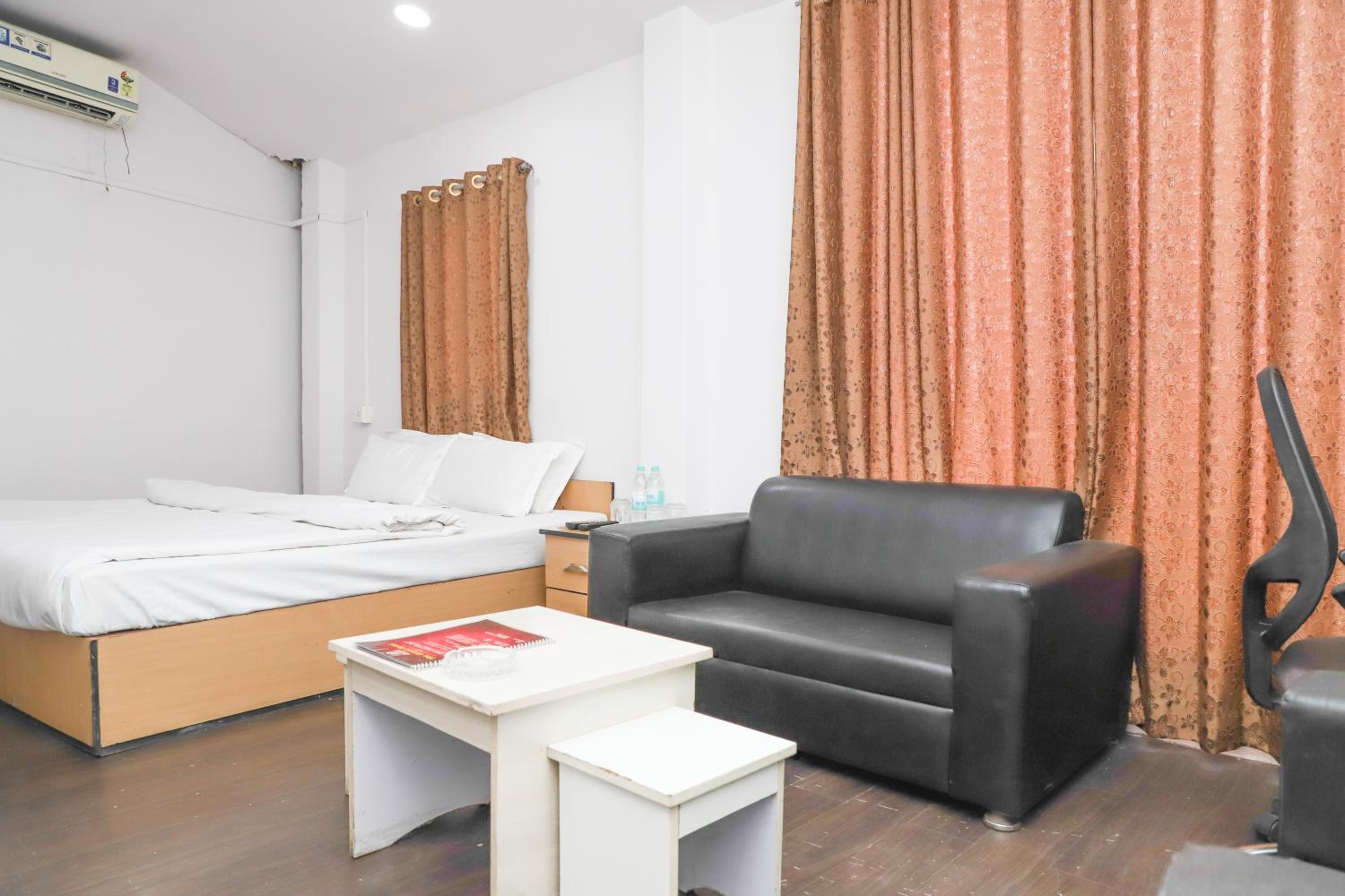 Executive Suite - Photo 1