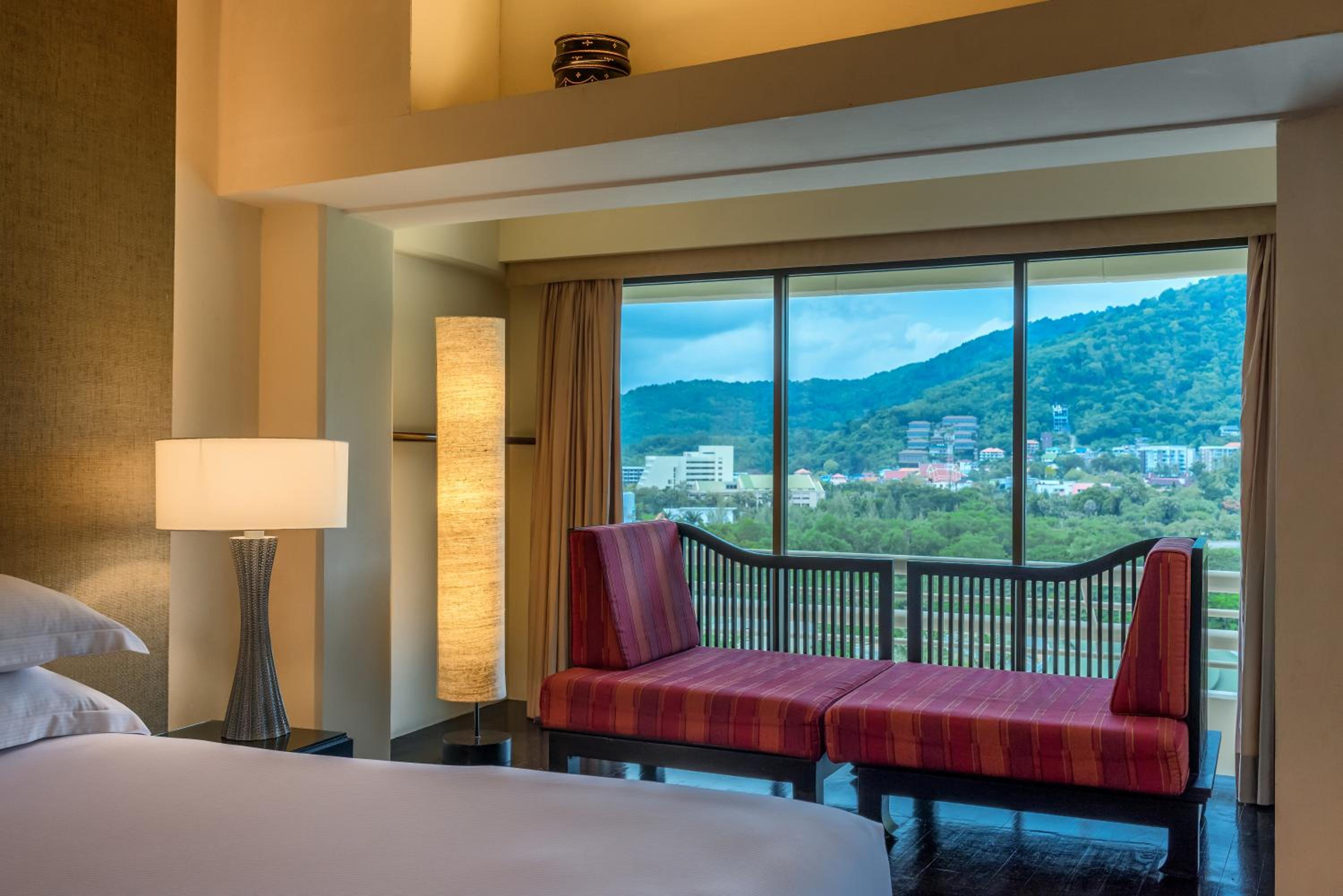 Junior King Suite with Garden View - Photo 4