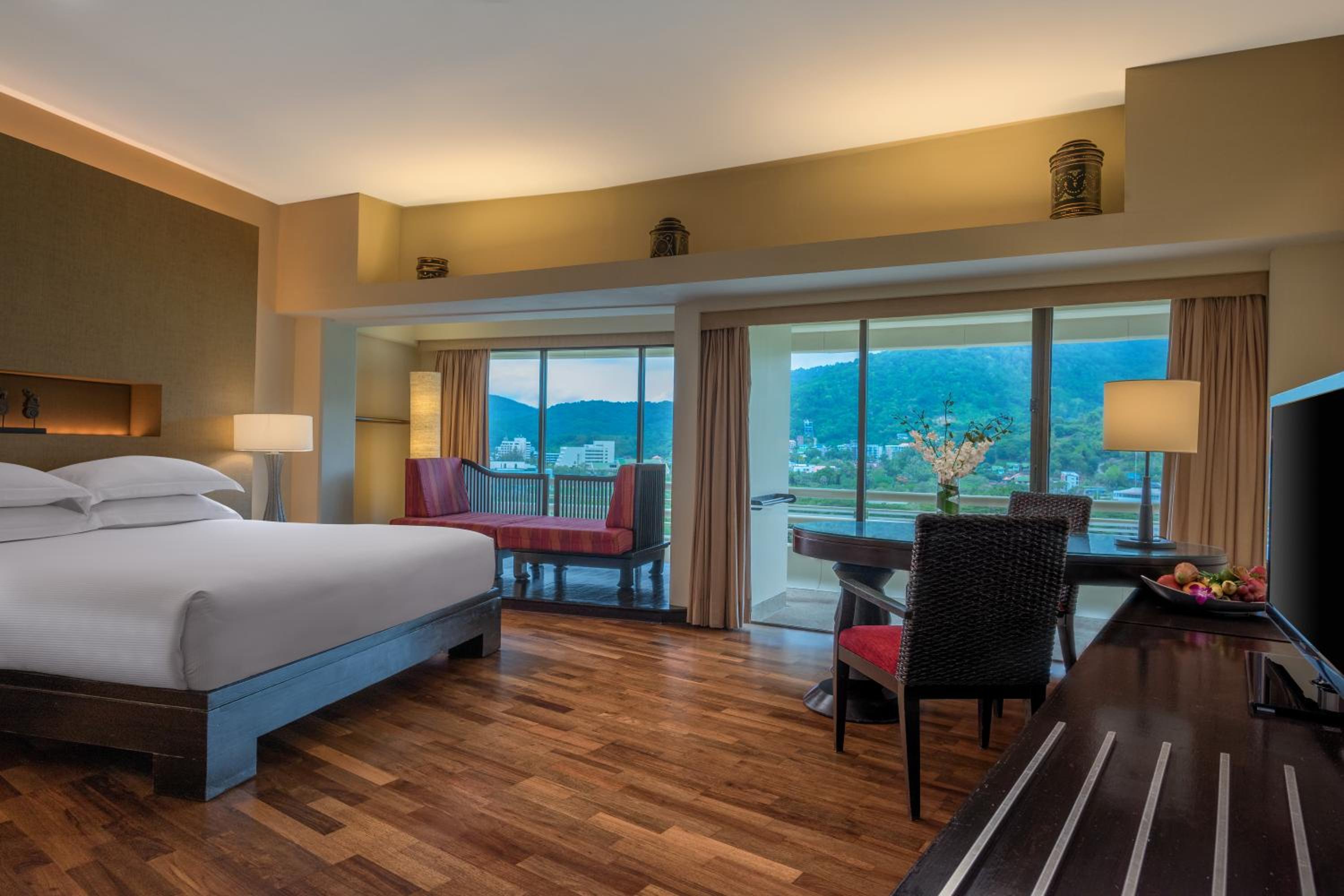 Junior King Suite with Garden View - Photo 3