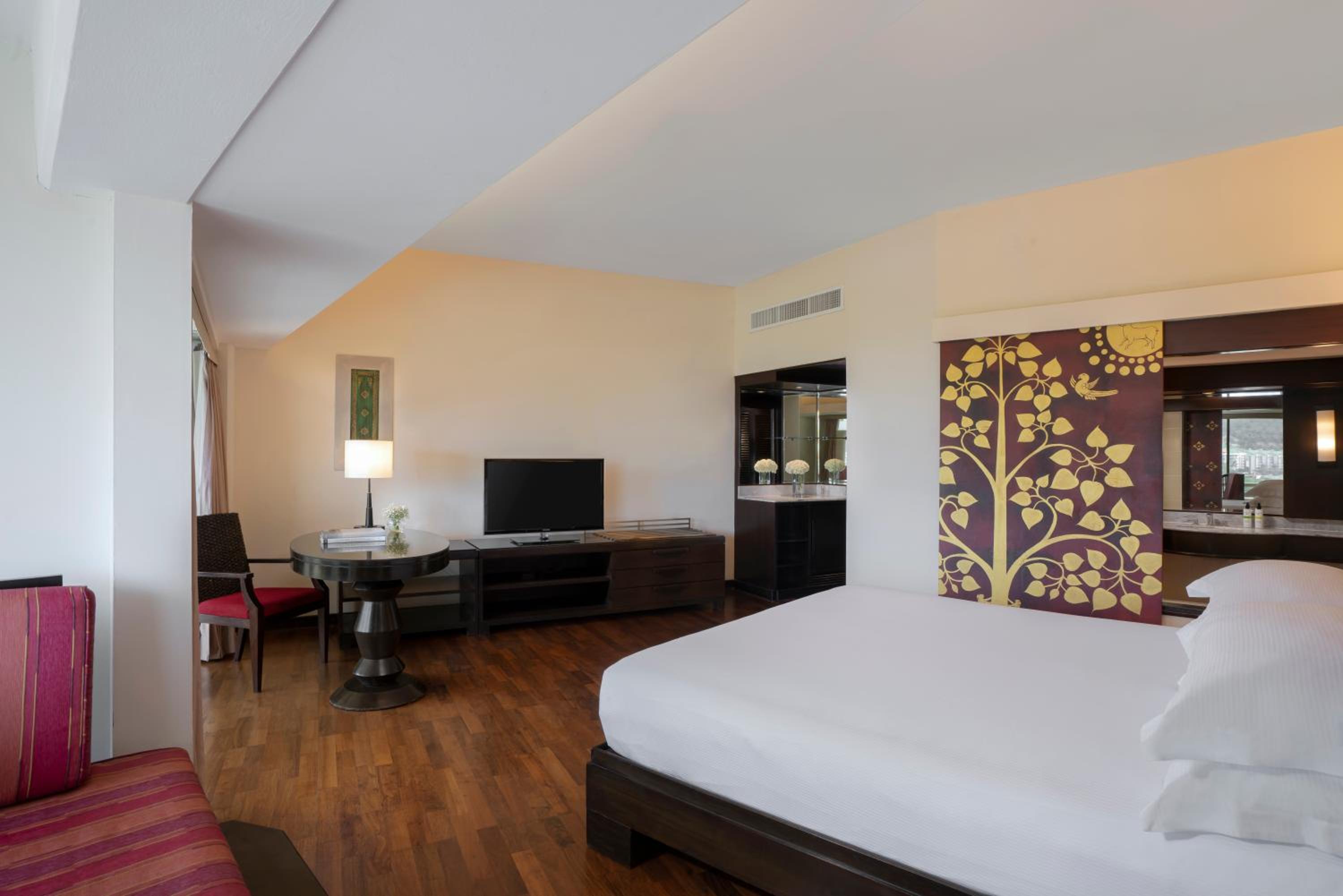 Junior King Suite with Sea View - Photo 2