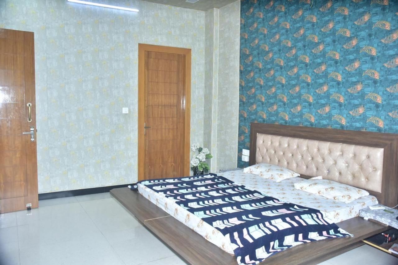Family Room - Photo 7