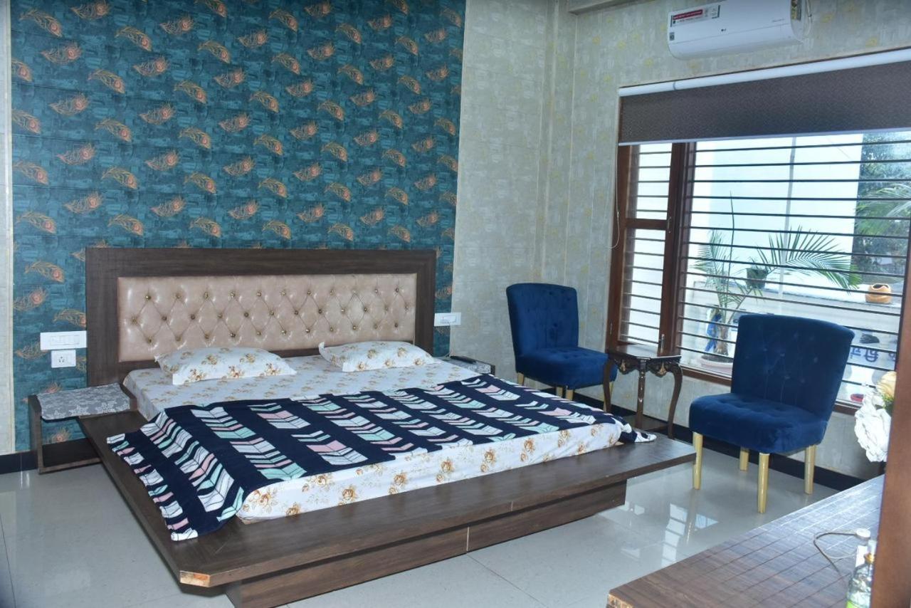 Family Room - Photo 1