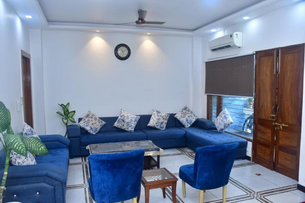 Family Room - Photo 4