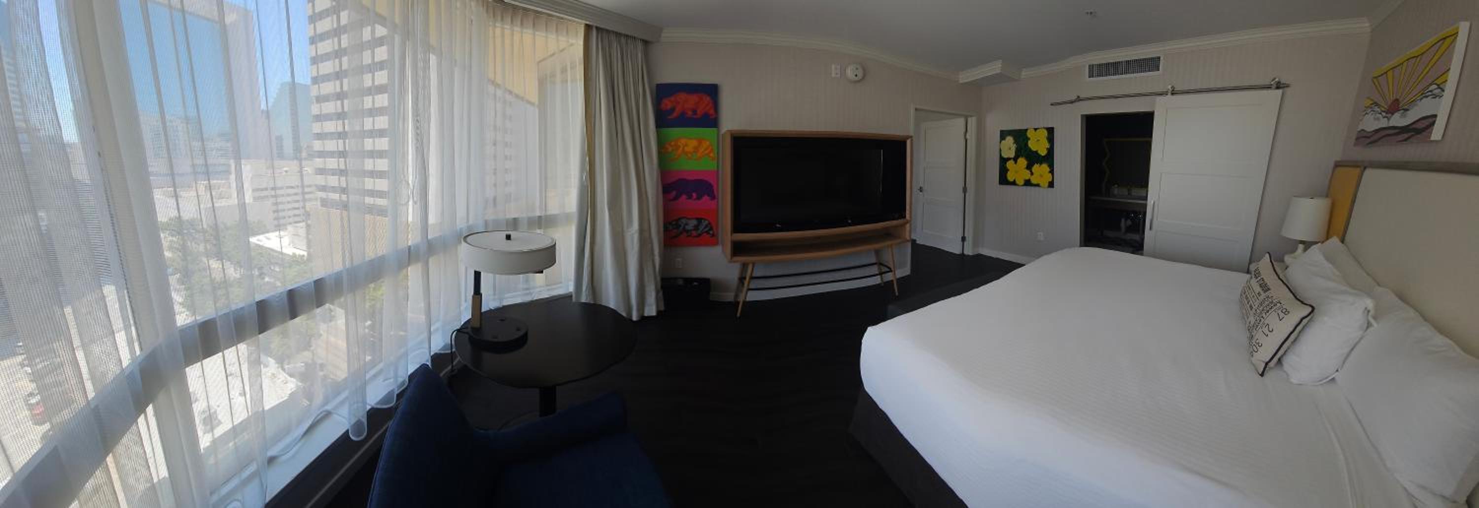 Triple Room thumbnail 5