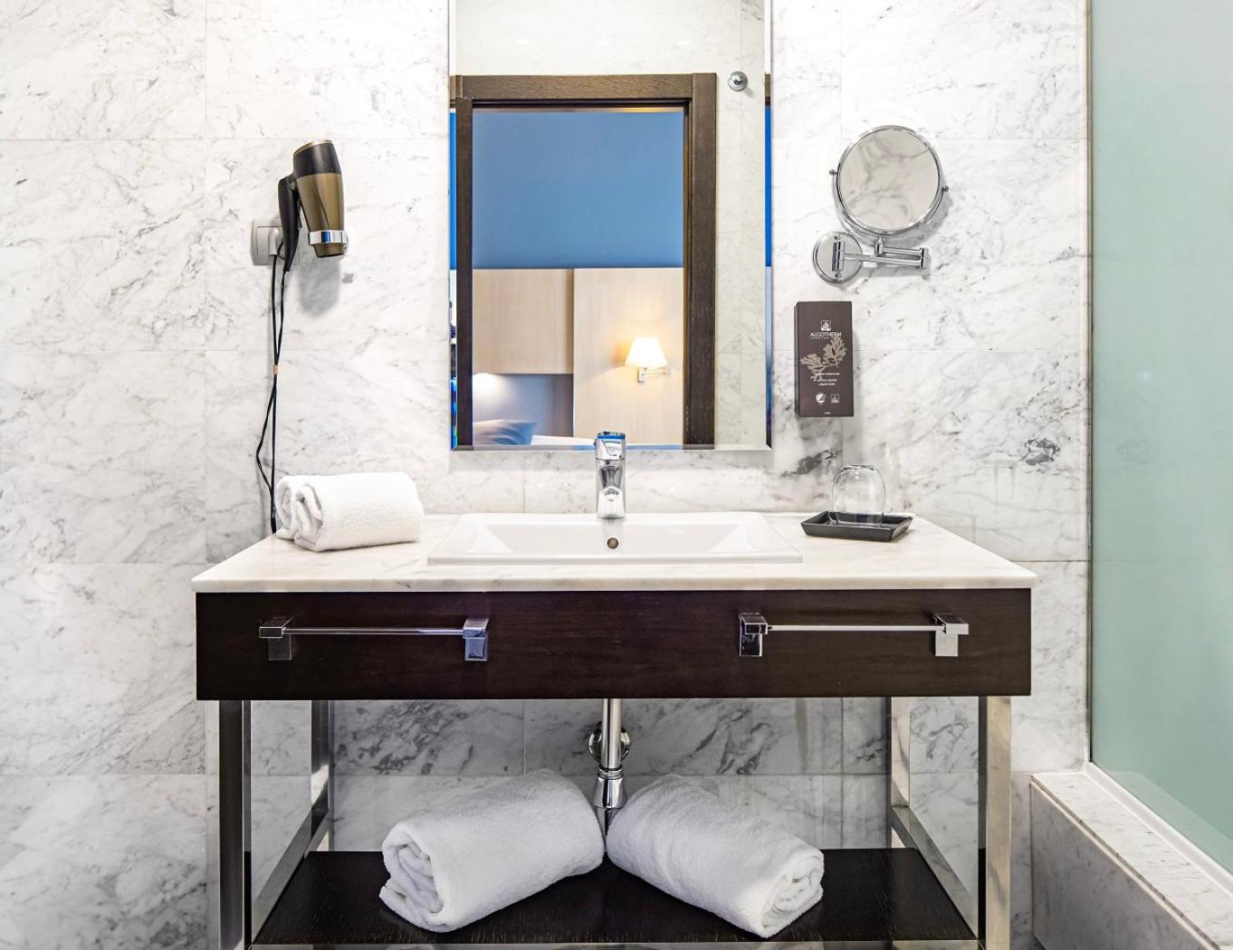 Double or Twin Room - Photo 2