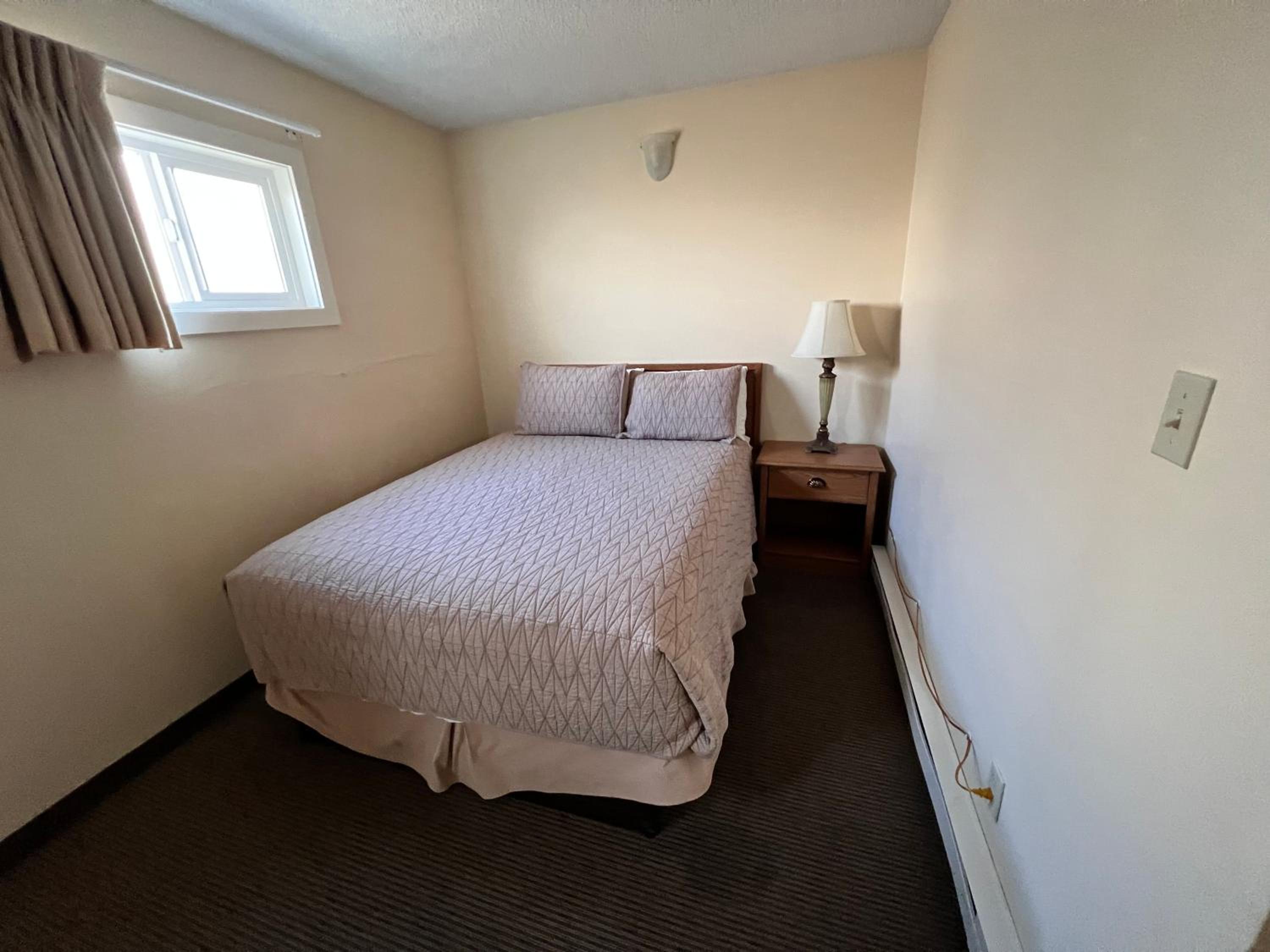 Queen Room with Three Queen Beds - No Pets Allowed - Photo 3