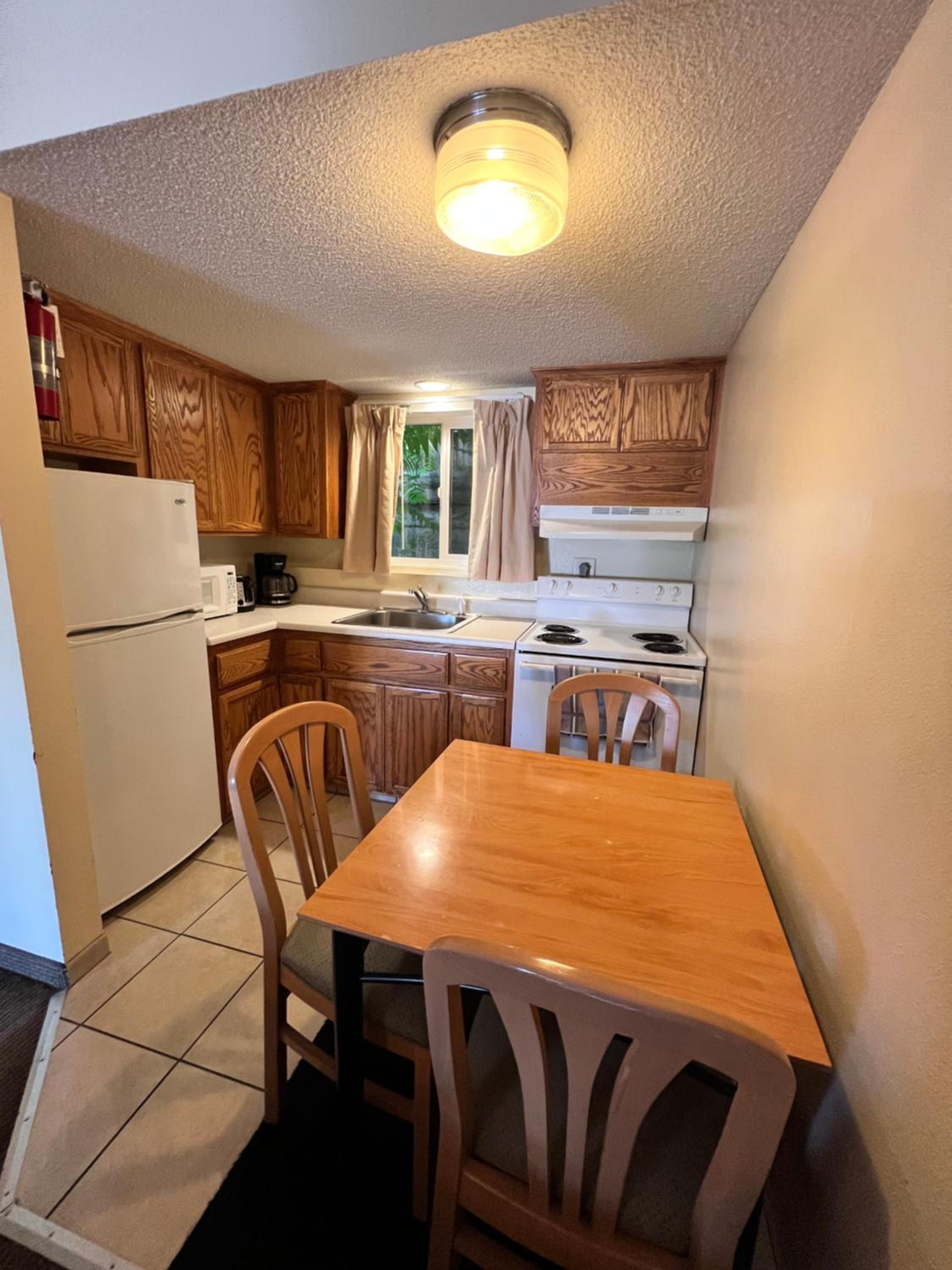 Queen Room with Kitchenette - No Pets Allowed - Photo 6