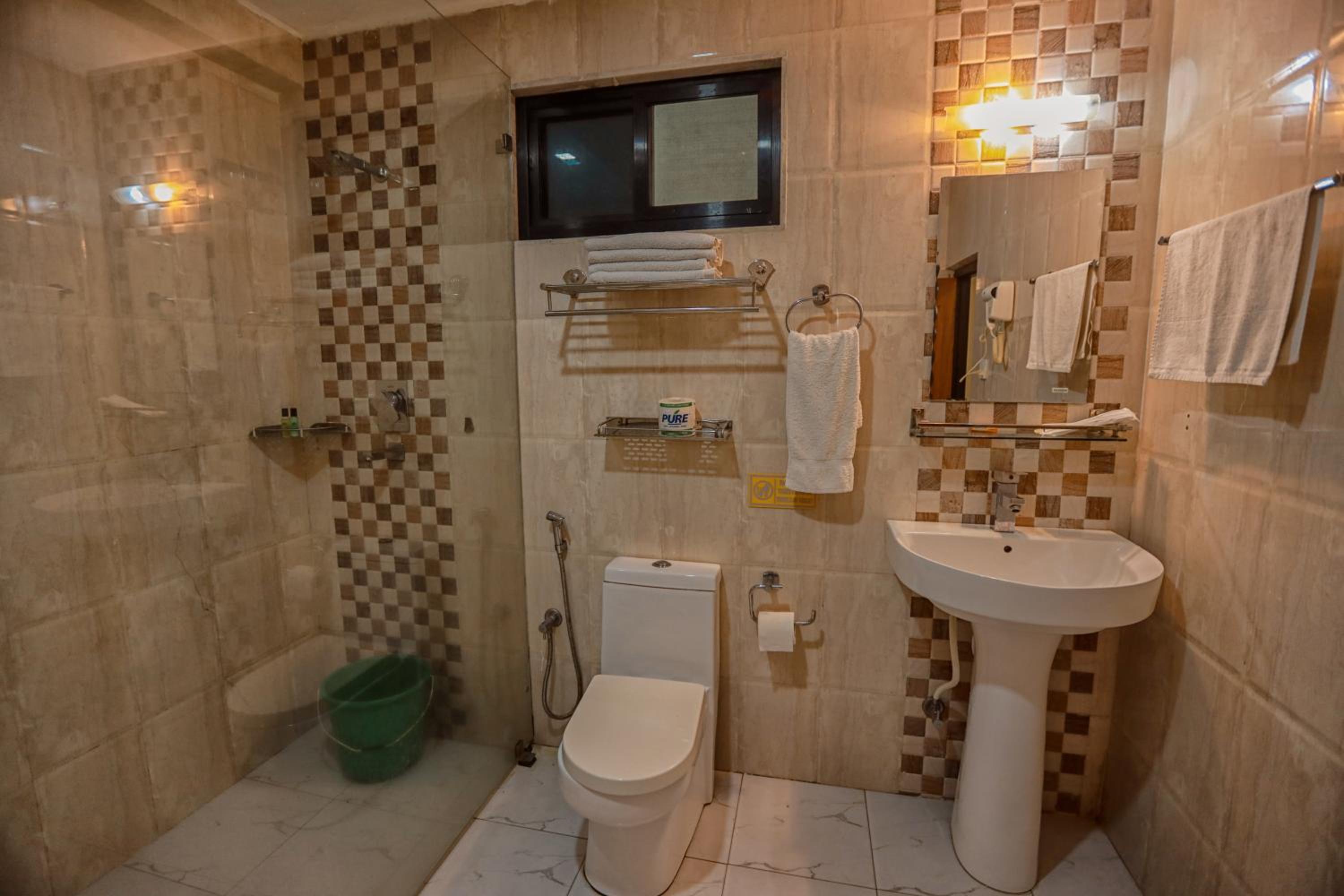 Deluxe Room - Photo 10