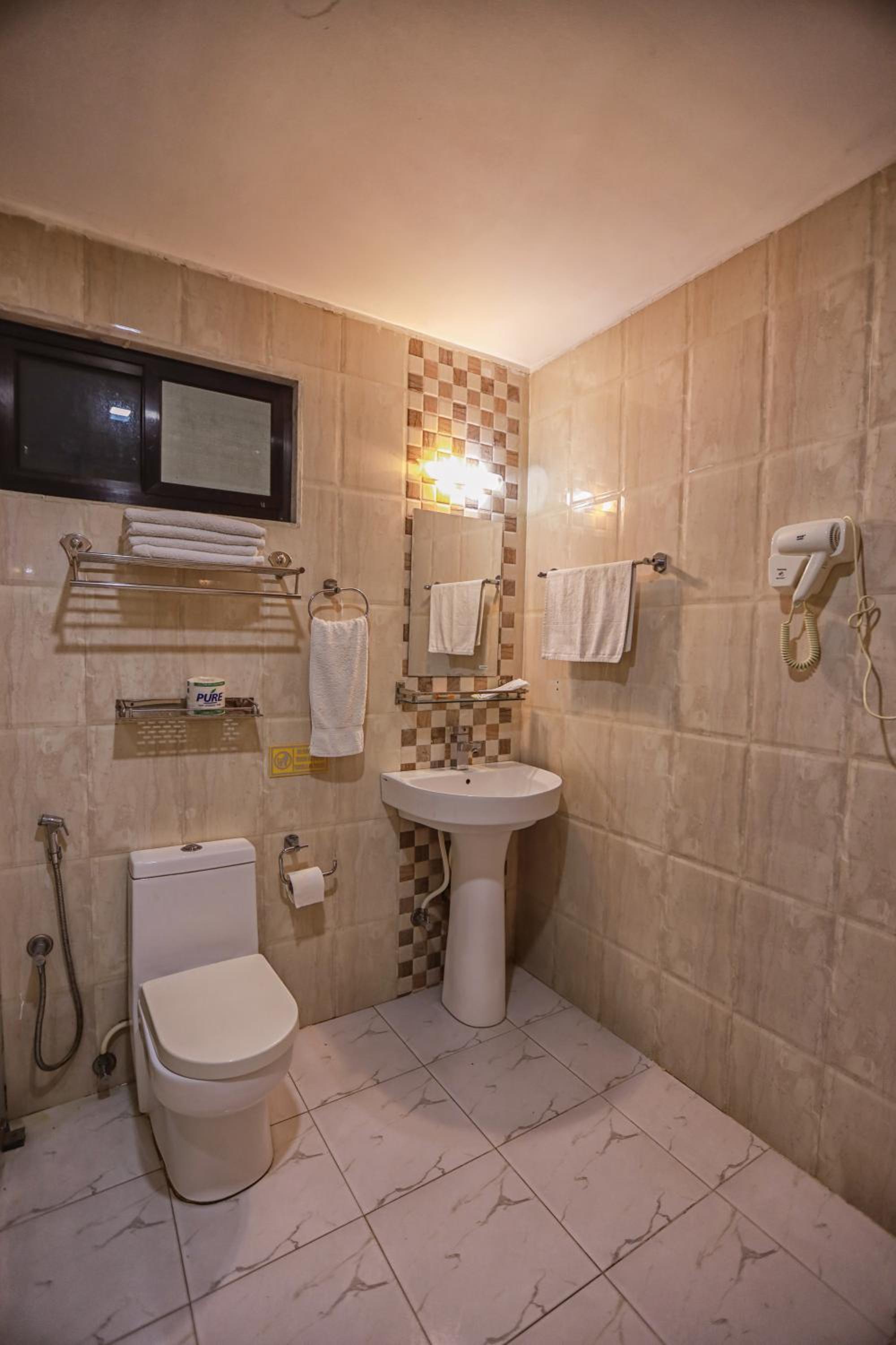 Deluxe Room - Photo 11
