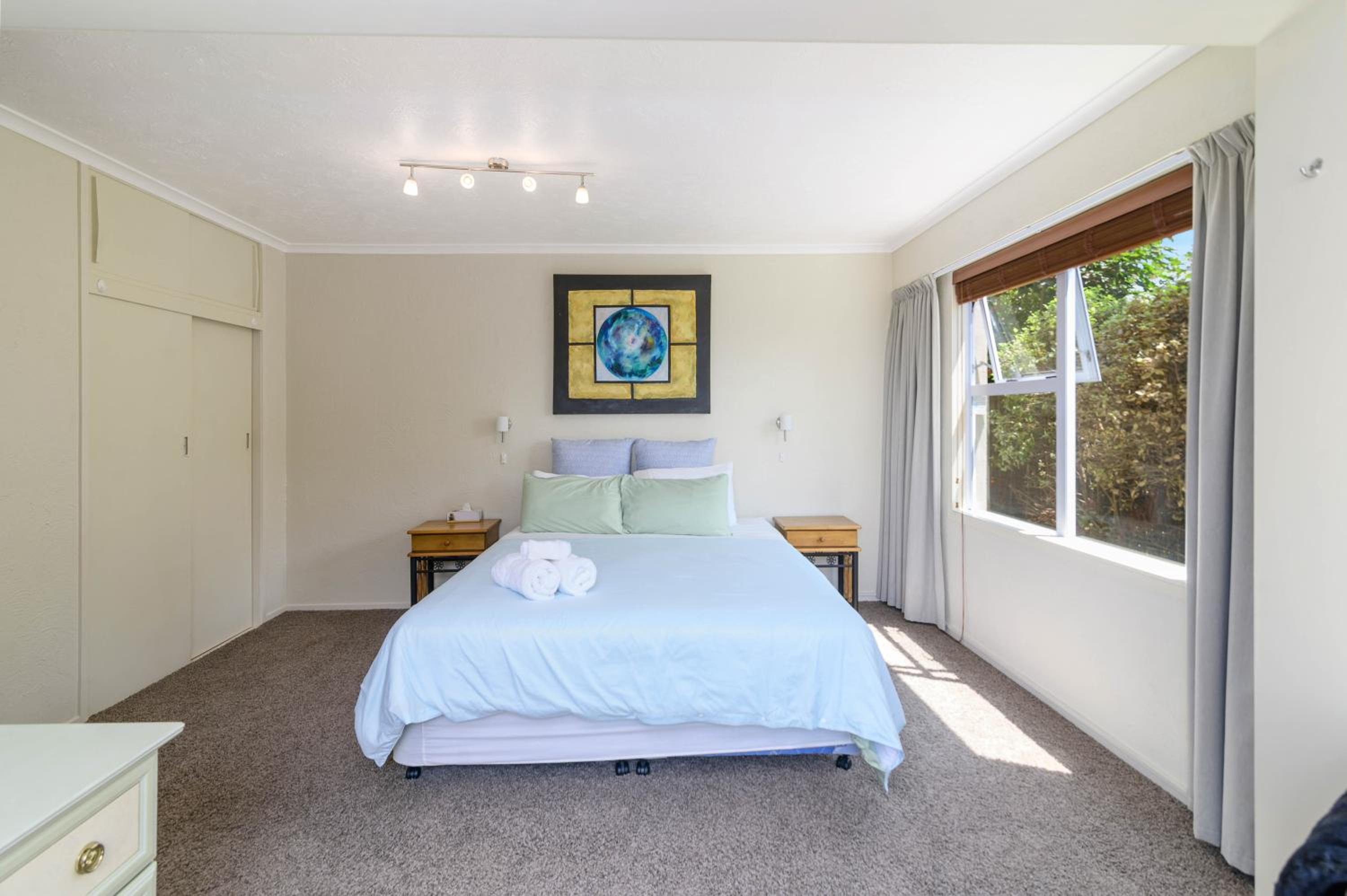 Family Room with Lake View photo 1