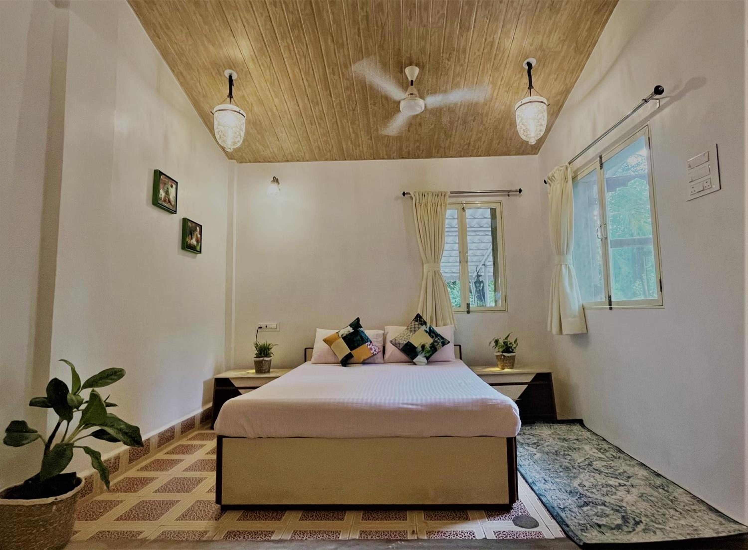Deluxe Double Room (2 Adults + 1 Child)