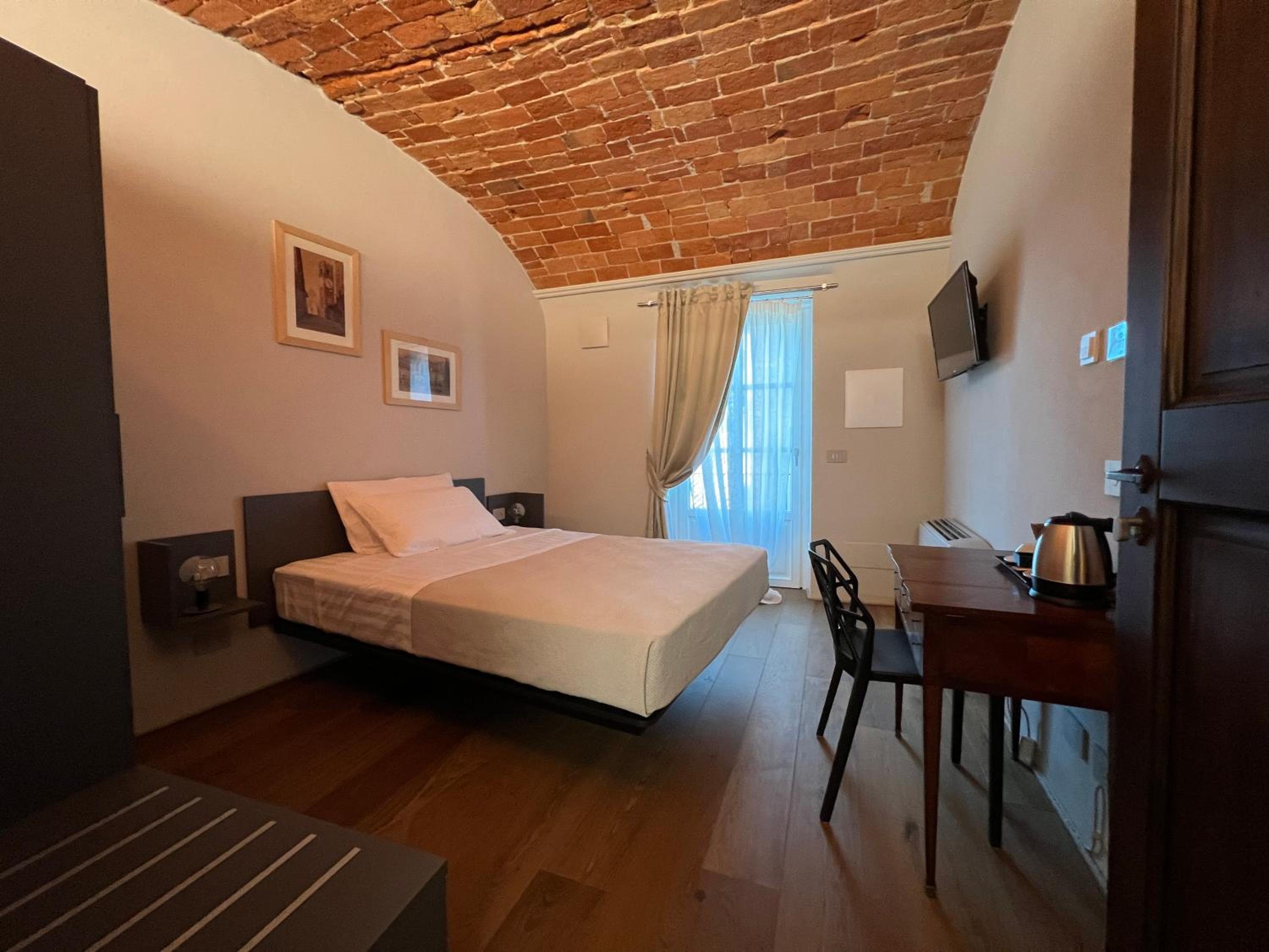 Small Double Room photo 2