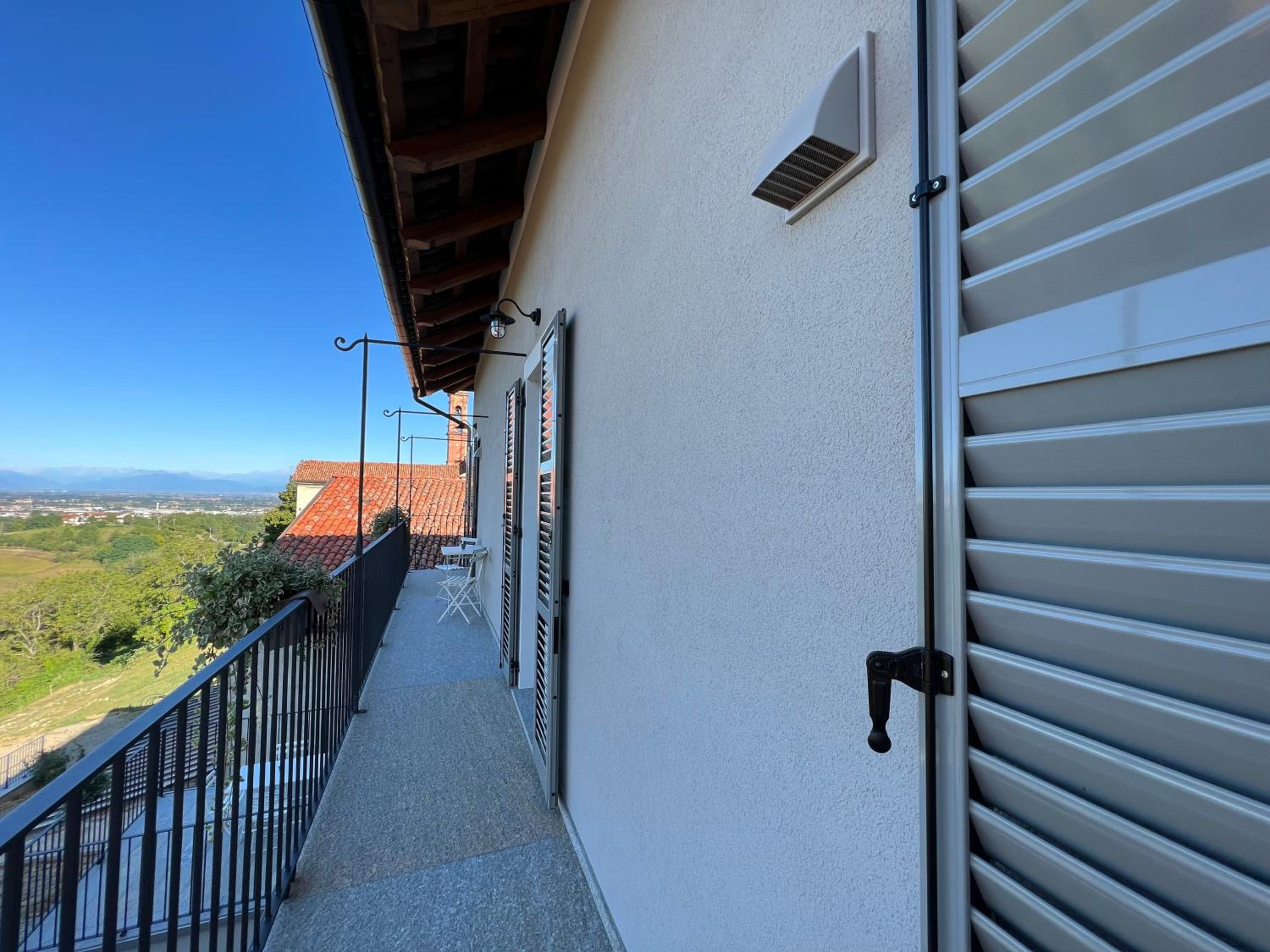 Apartment with Balcony photo 2