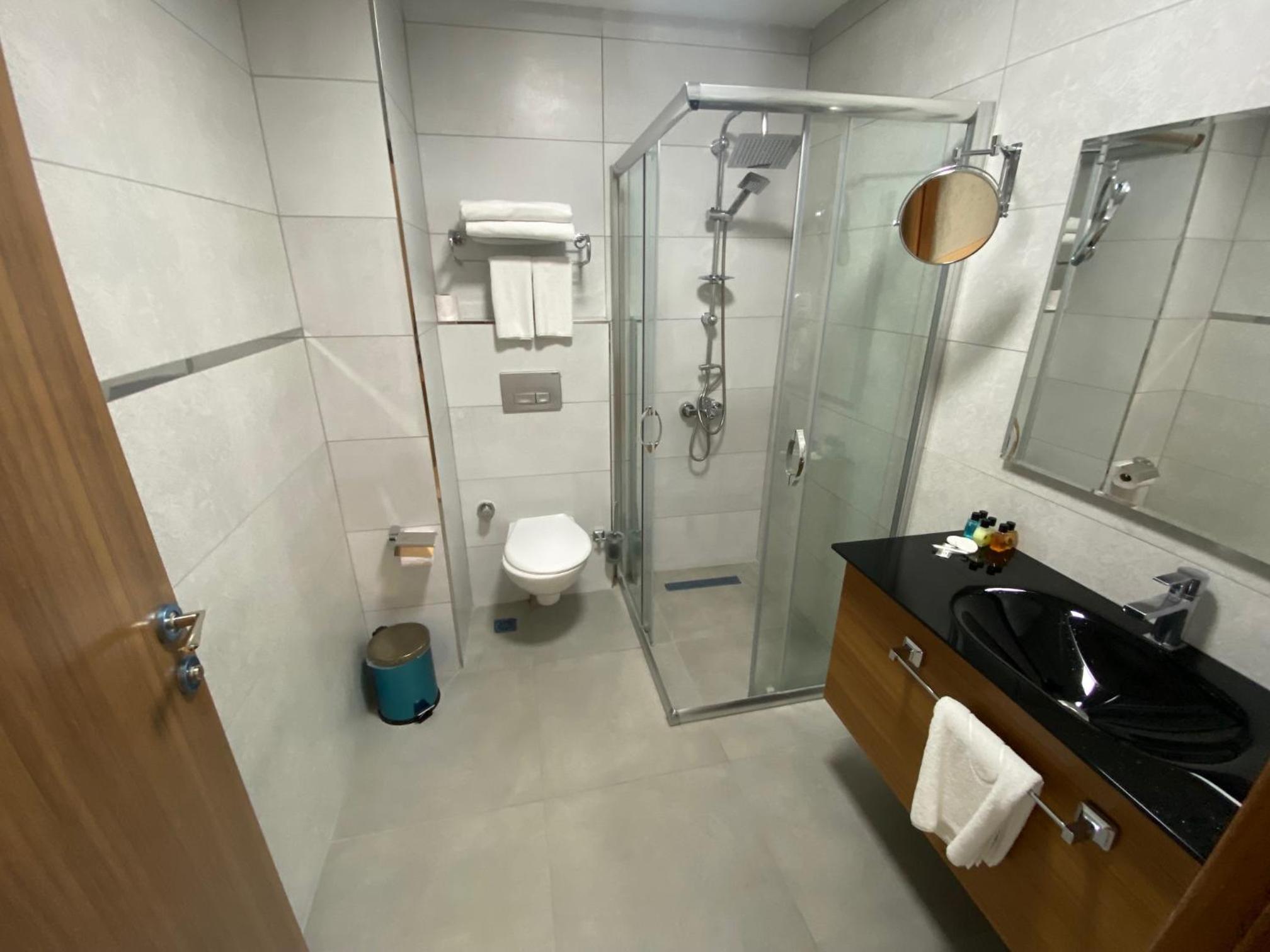 Deluxe Room - Photo 8