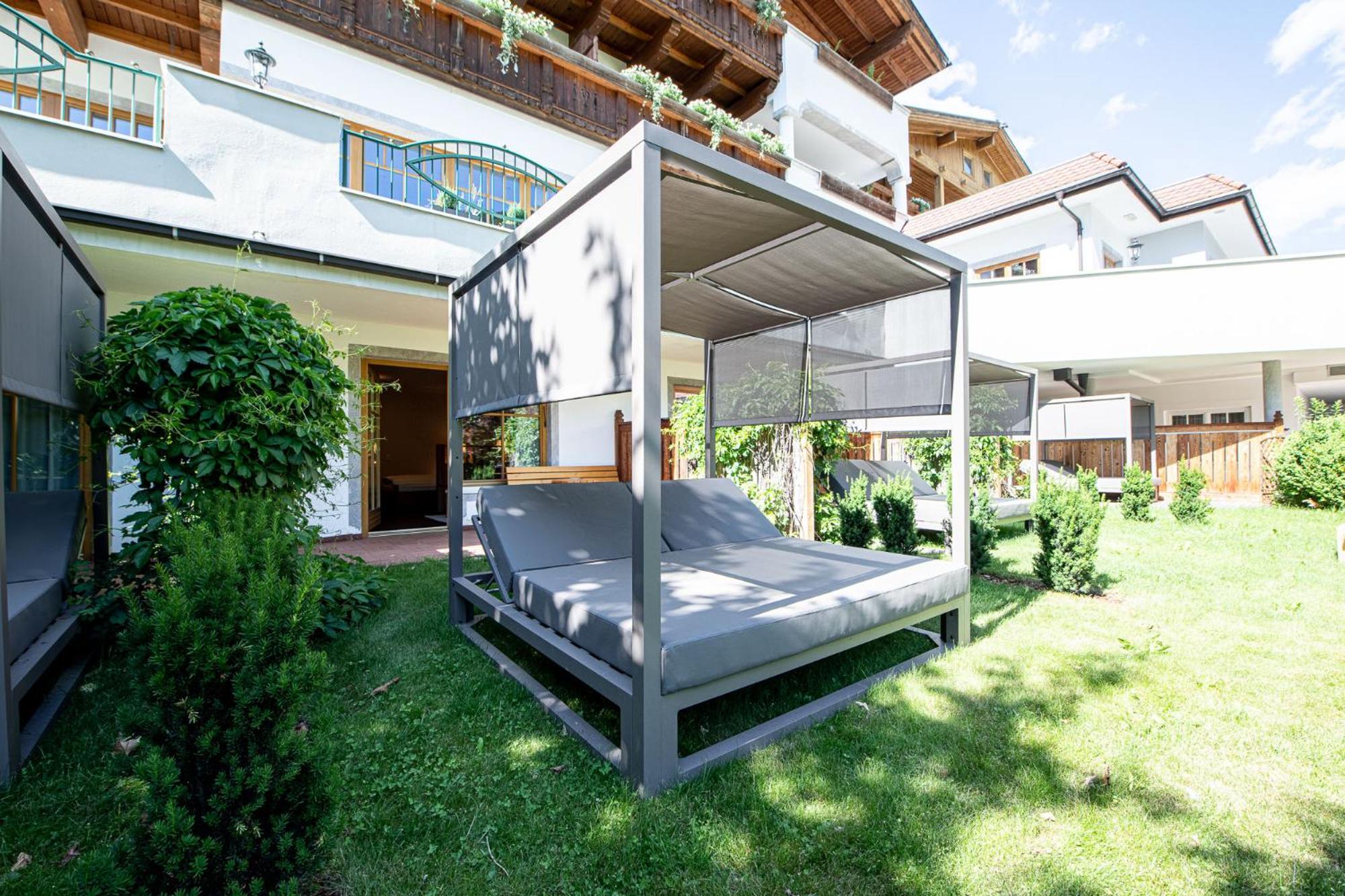 Double Room with Pool View photo 3
