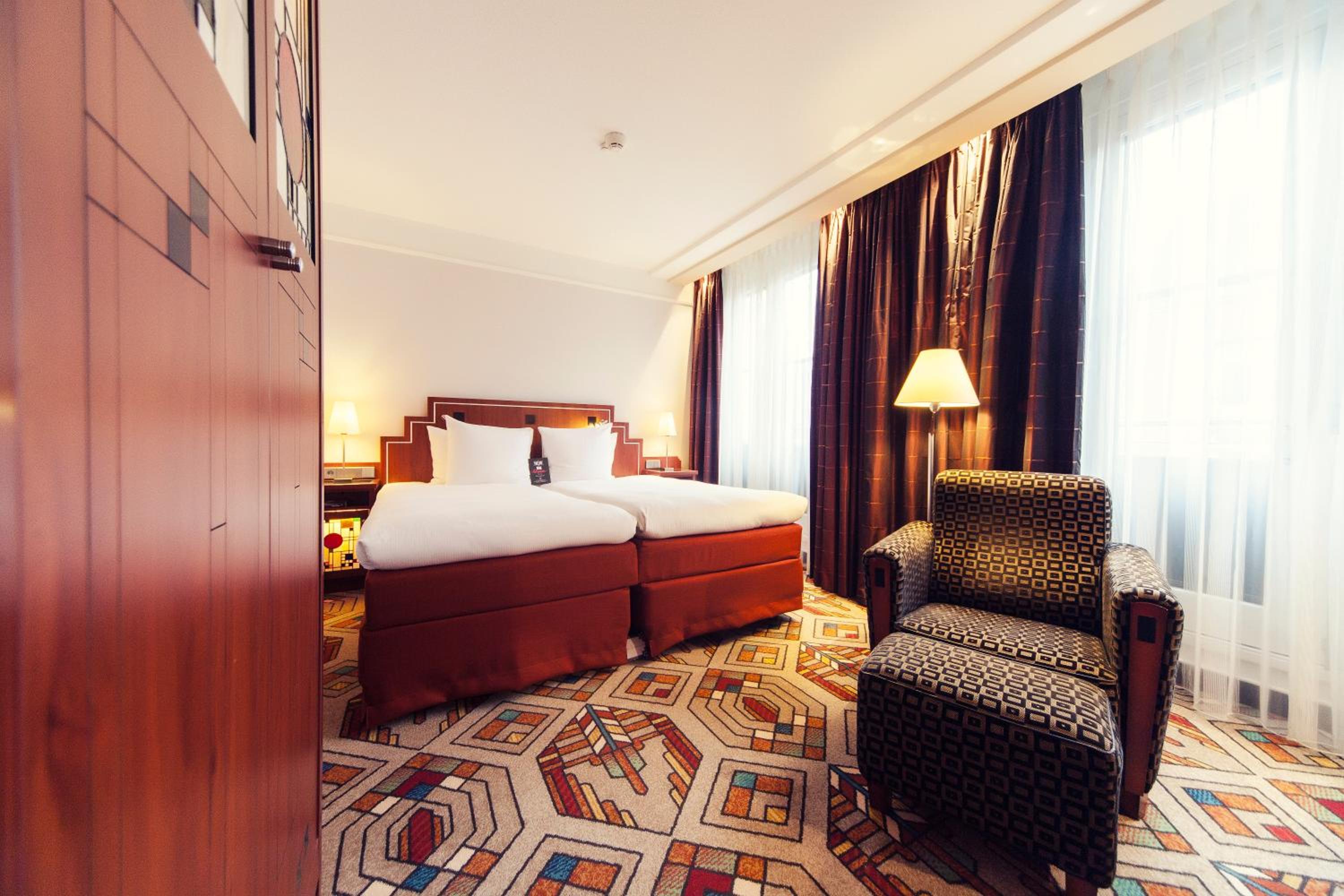 Guest suite with canal view photo 1