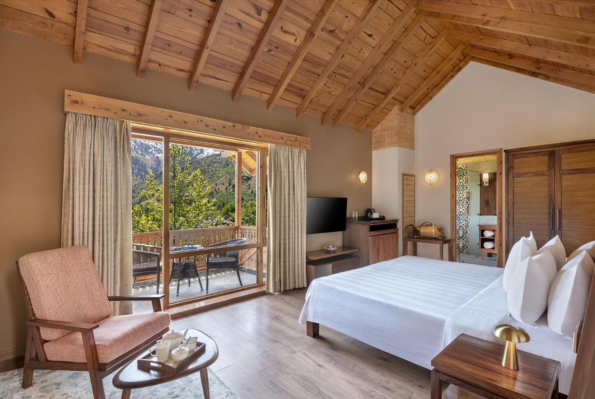 Deluxe Double Room with Balcony photo 1