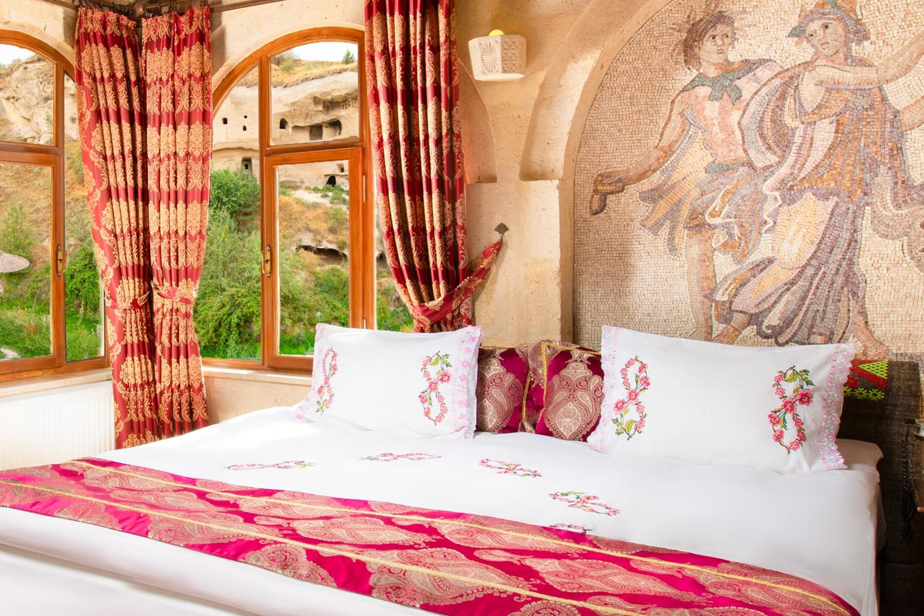 Deluxe Cave Room - Photo 16