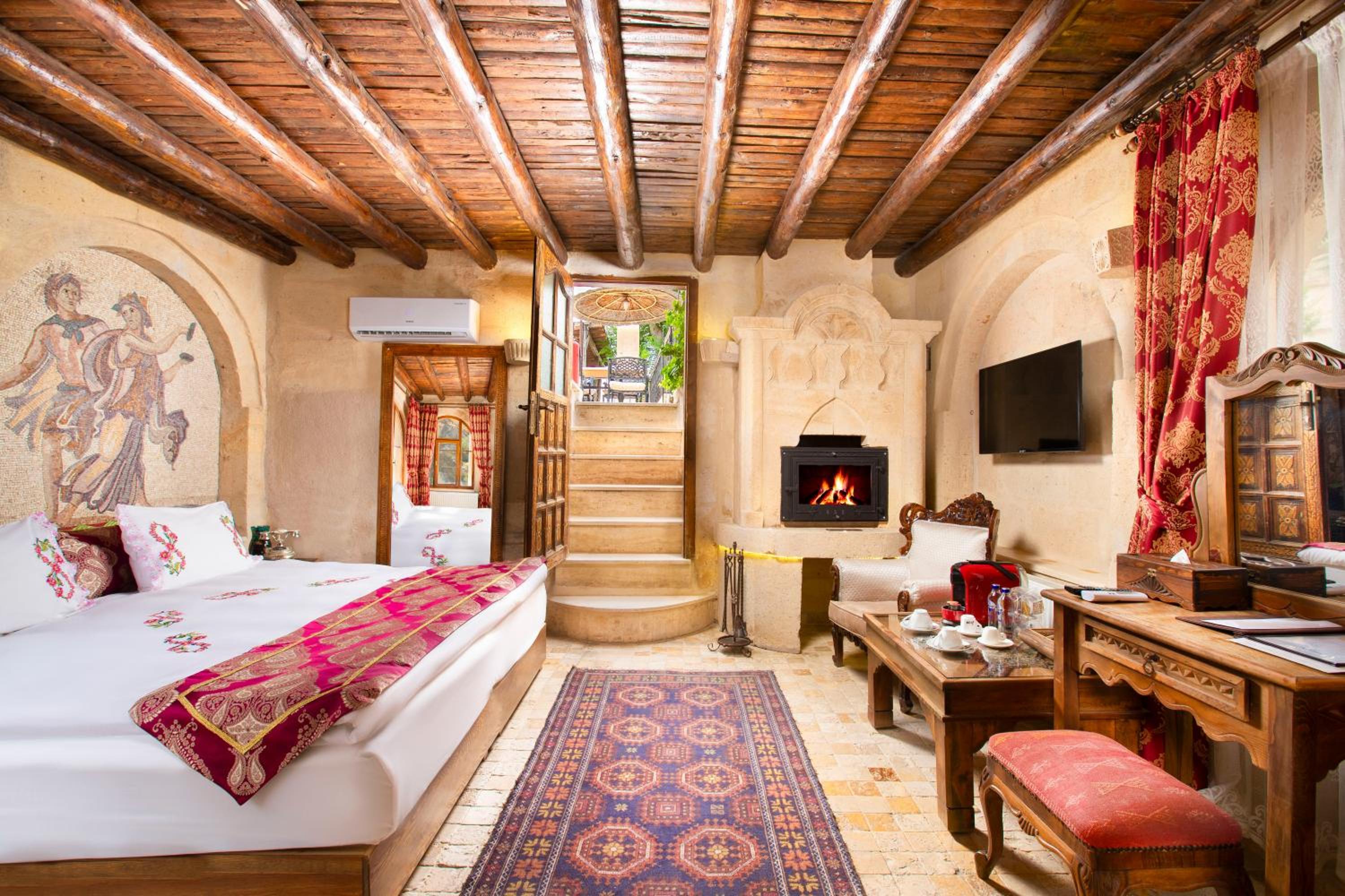 Deluxe Cave Room - Photo 8