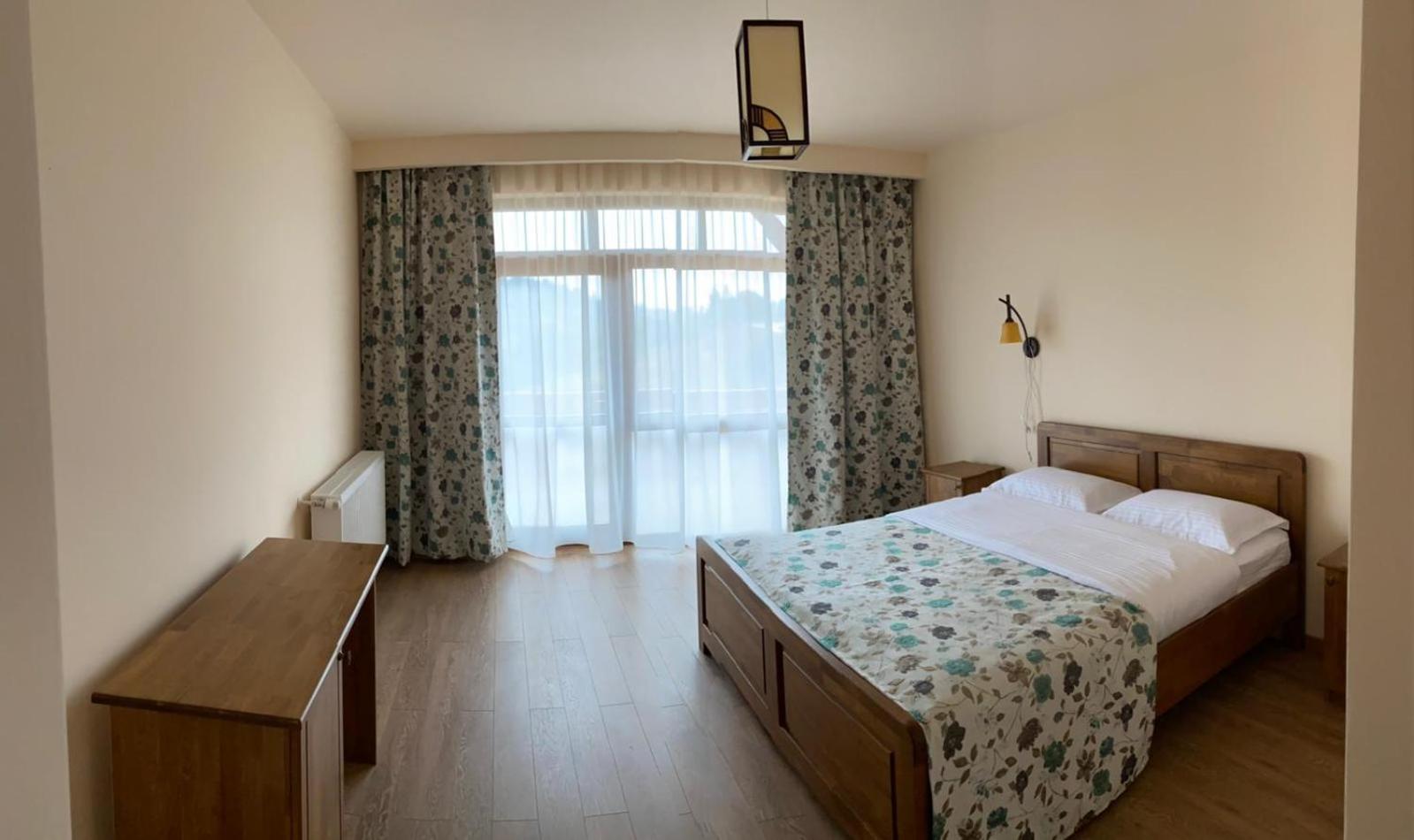 Deluxe Double Room (2 Adults + 1 Child) - Photo 1