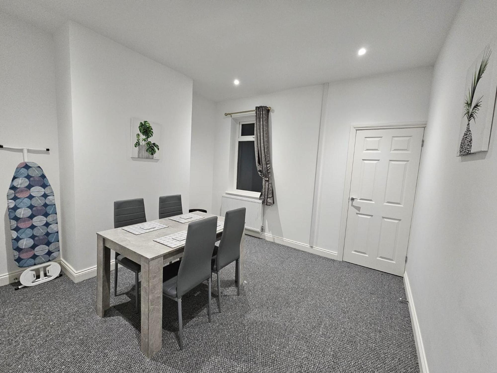Two-Bedroom House photo 2