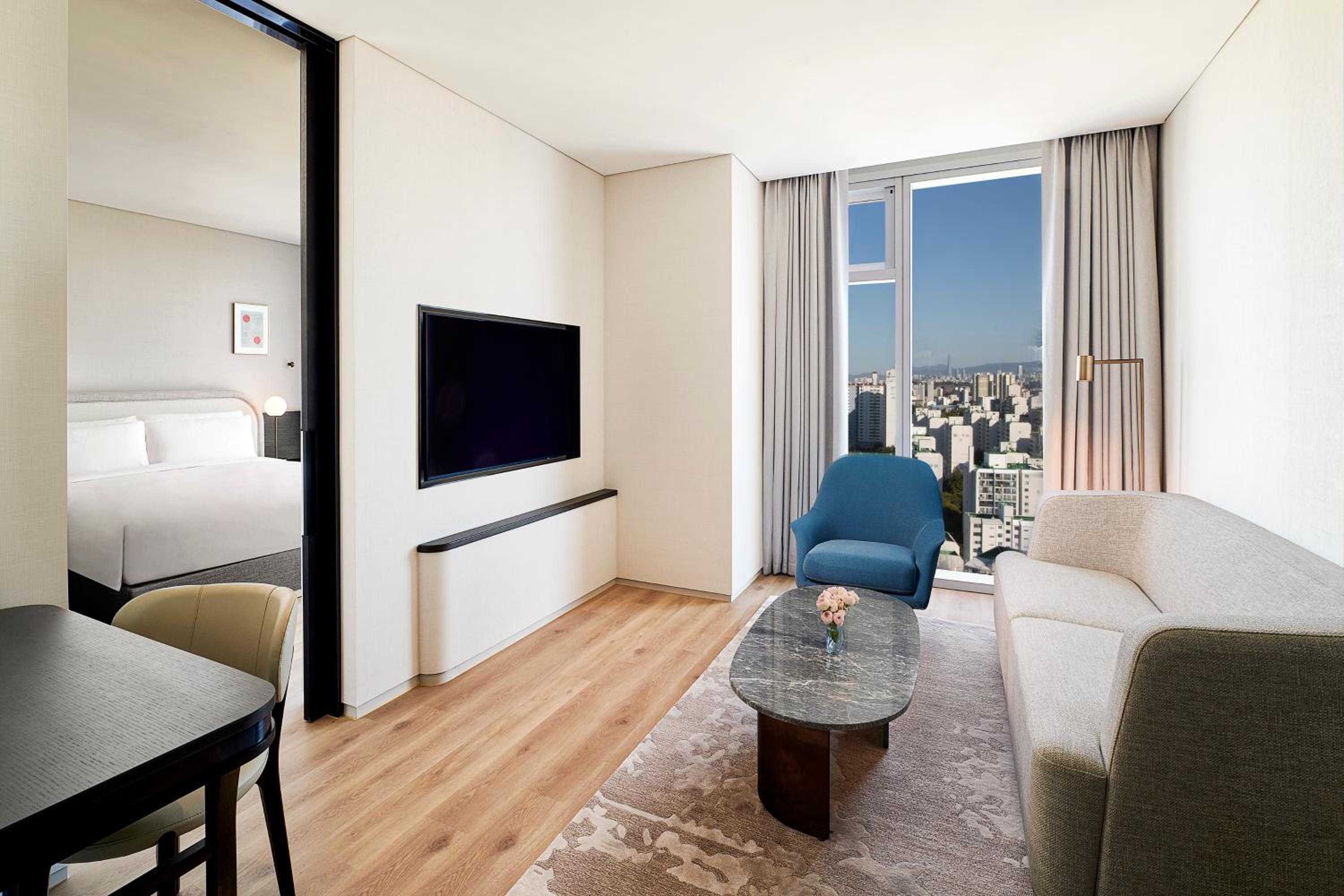 Namsan Suite with 1 King Bed, Namsan View - Photo 2