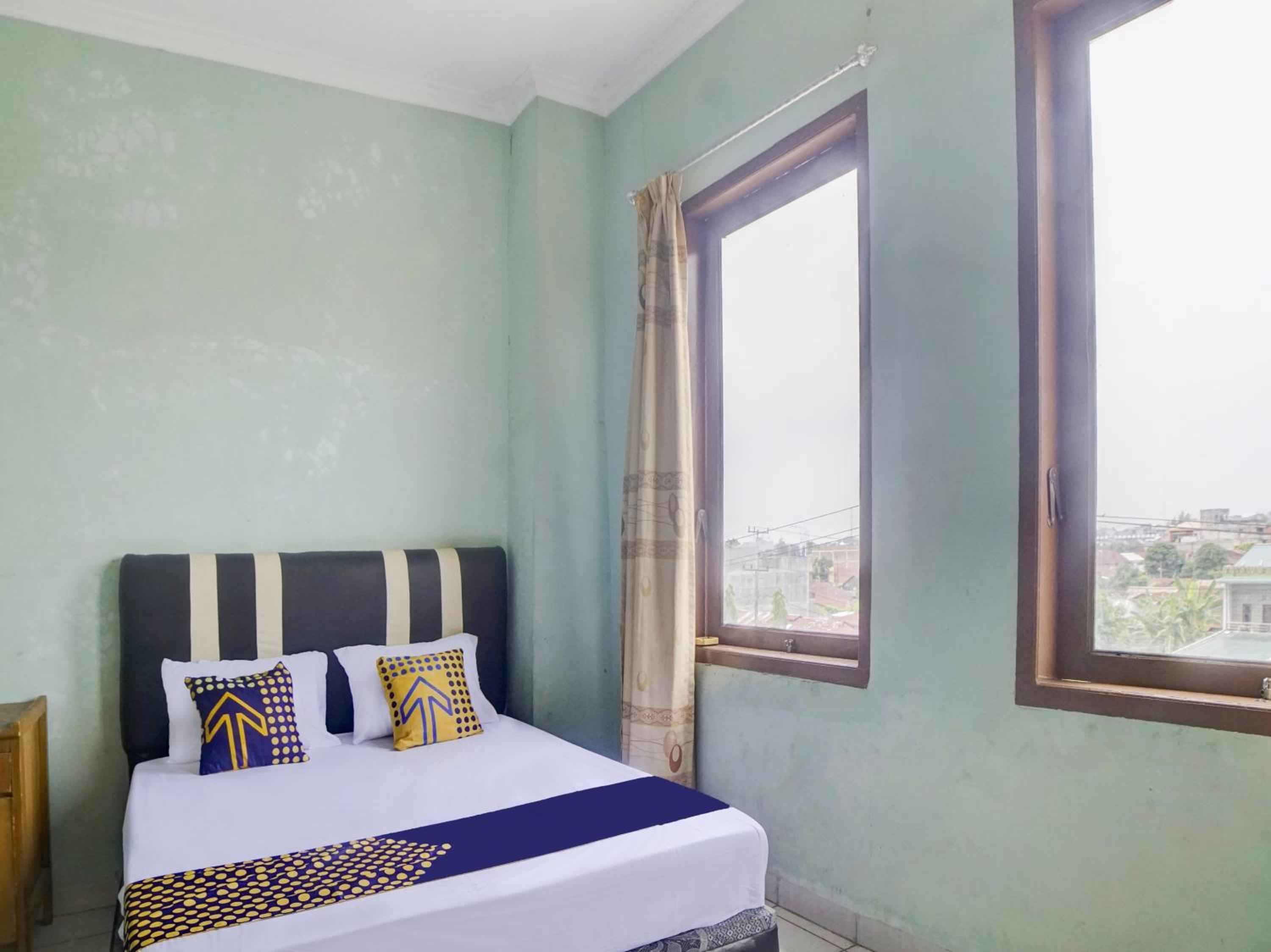 Budget Double Room photo 3