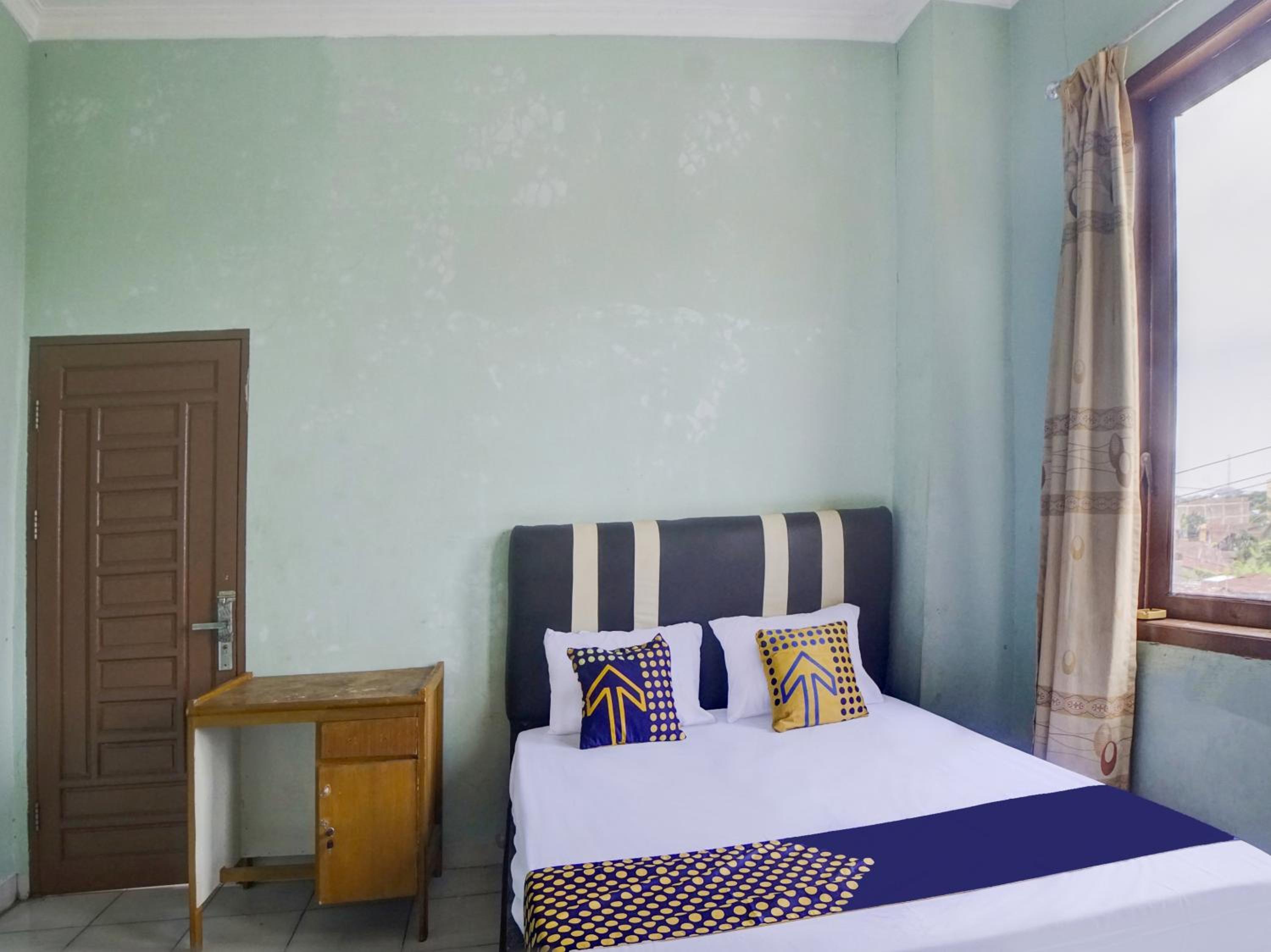 Budget Double Room photo 2