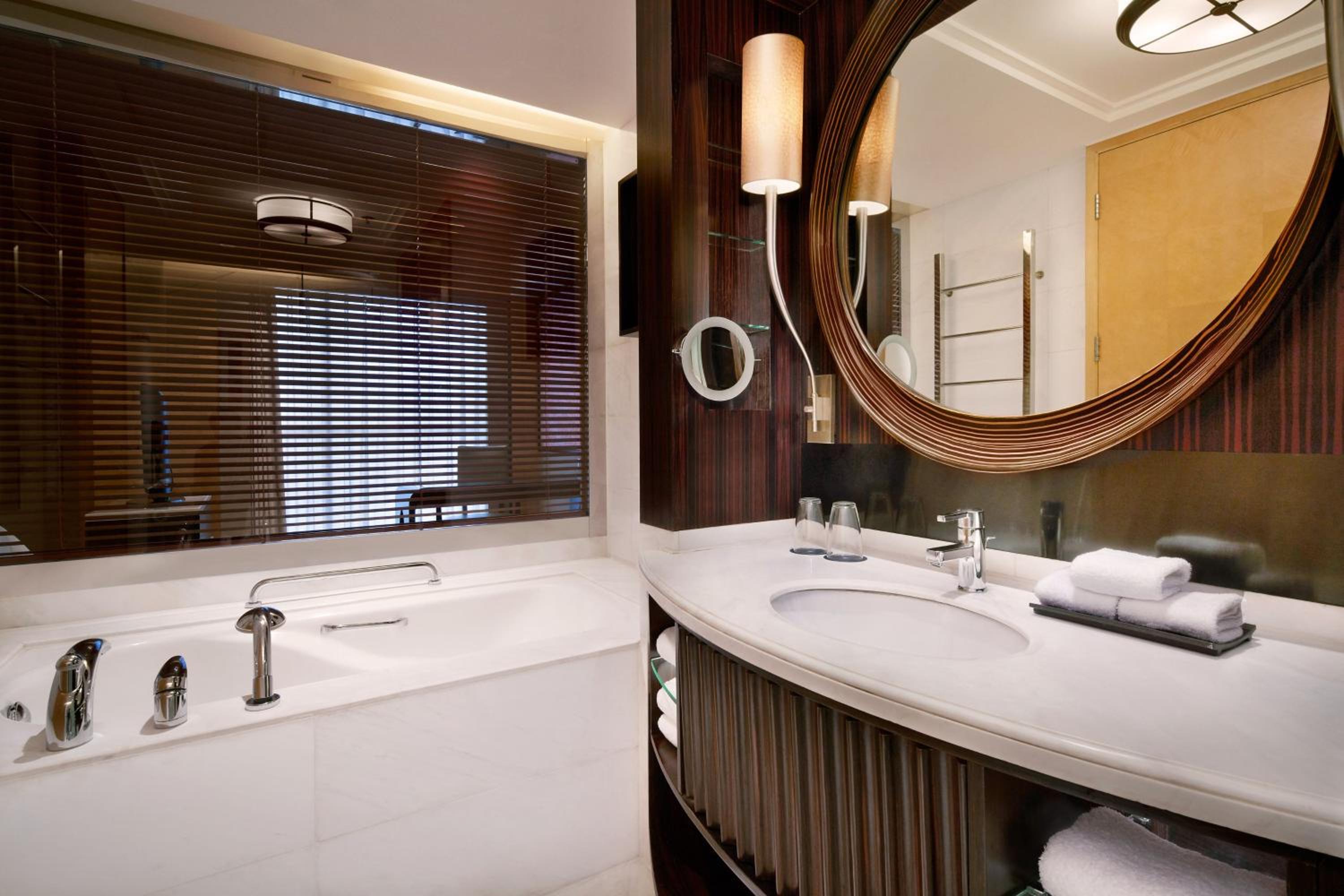 Deluxe Suite, Club lounge access, 1 Bedroom Junior Suite photo 2