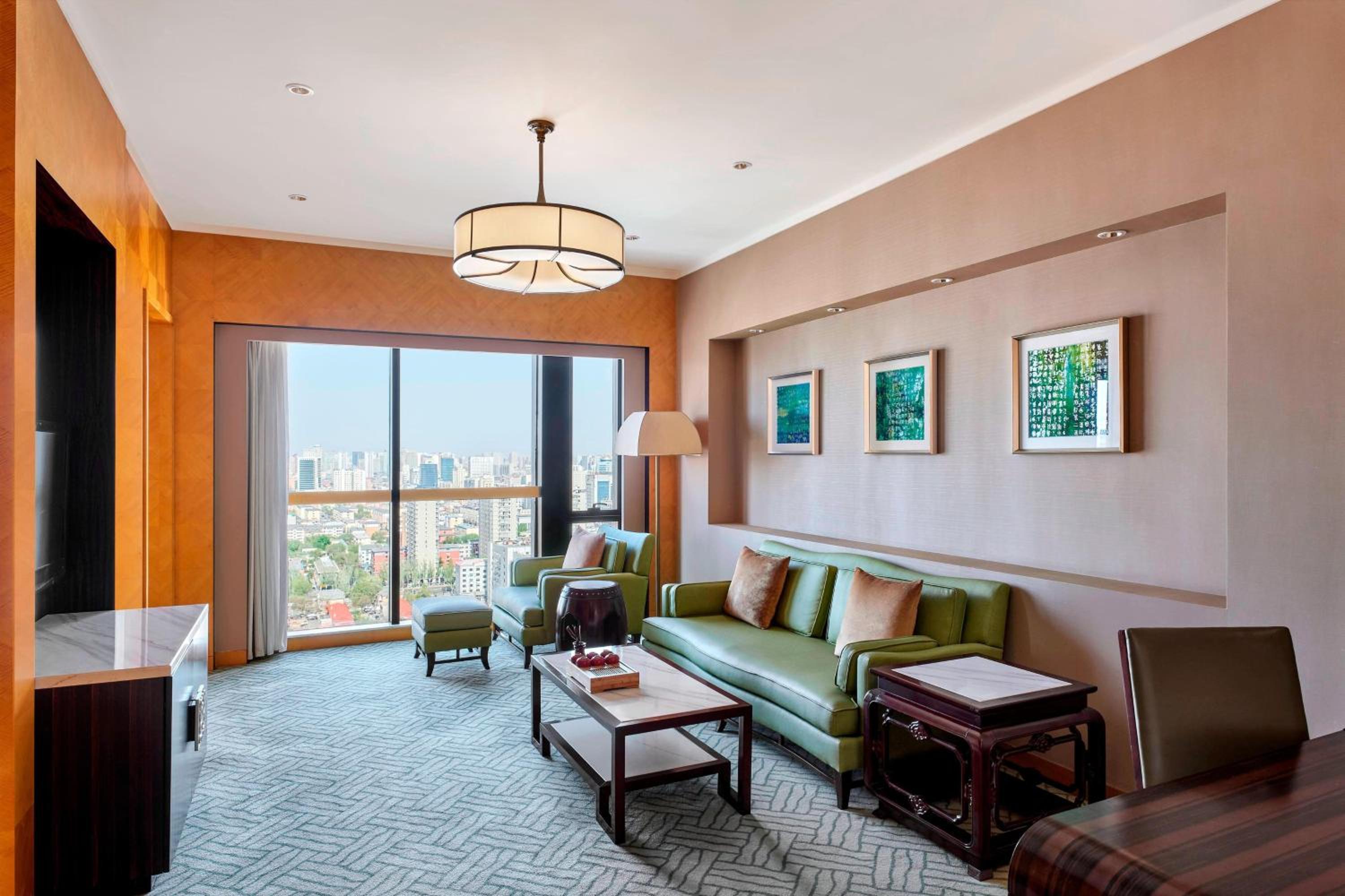 Sheraton Suite, Club lounge access, 1 Bedroom Larger Suite photo 3