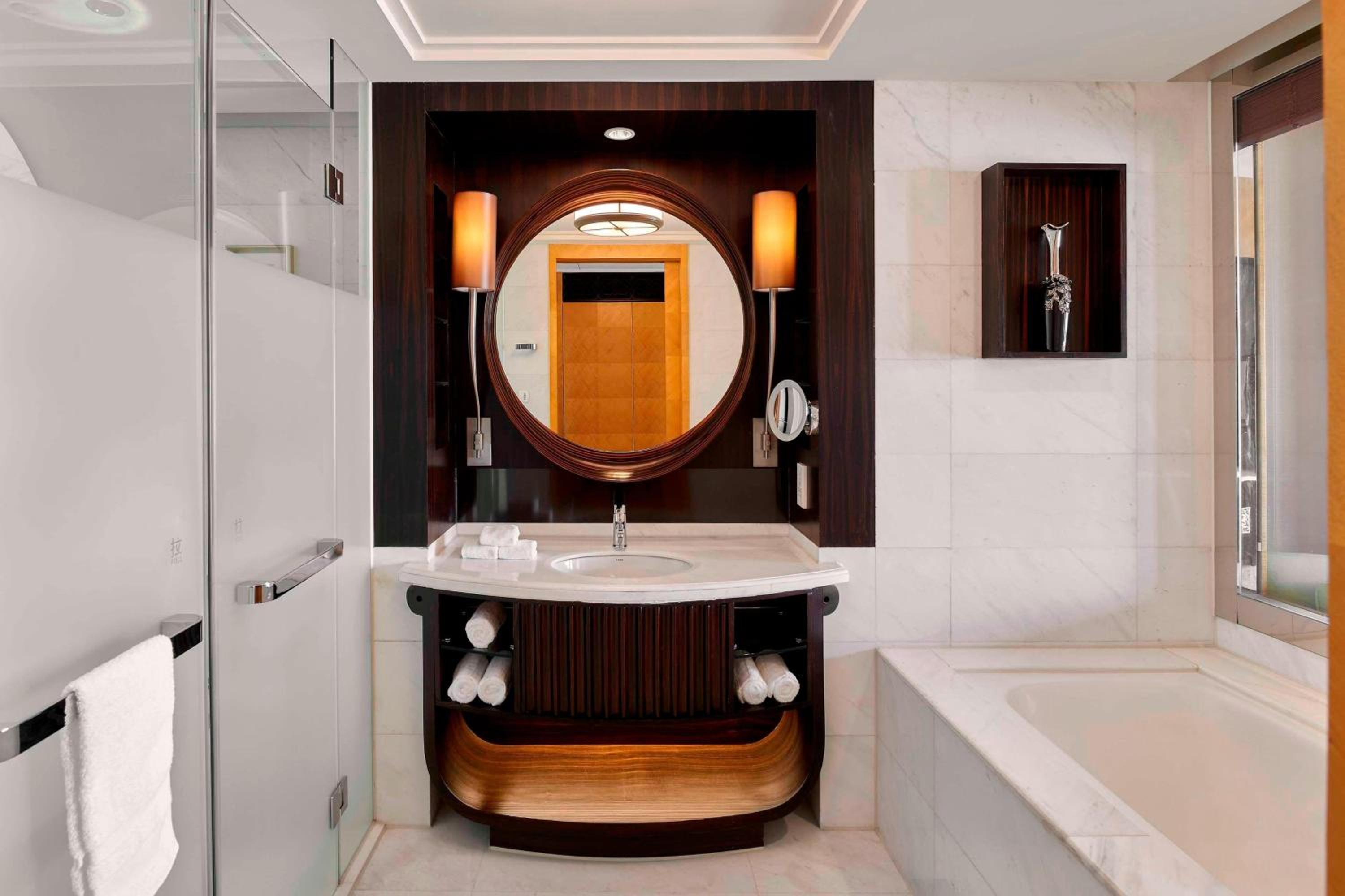 Sheraton Suite, Club lounge access, 1 Bedroom Larger Suite photo 2